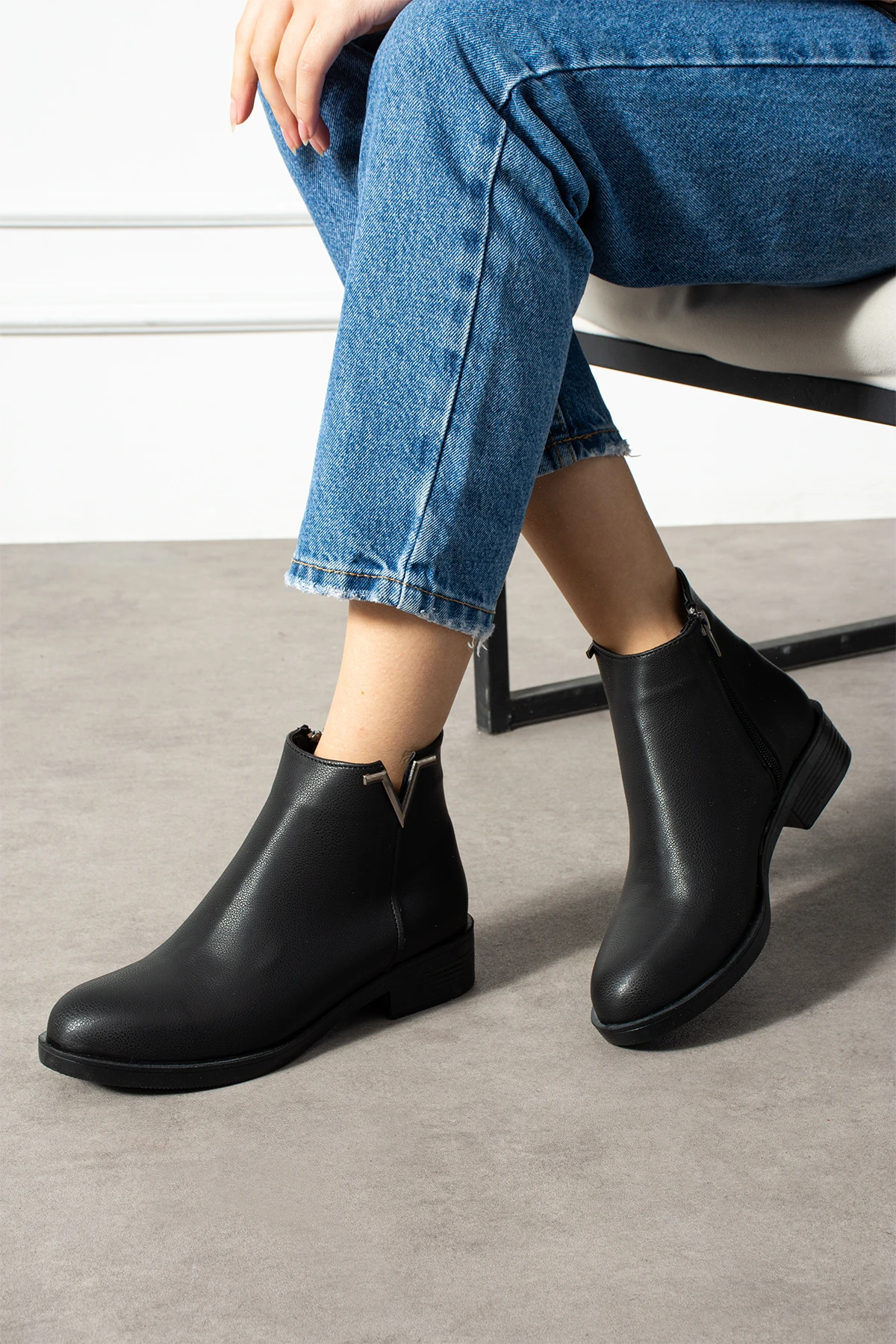 Kadın V Tokalı Fermuarlı Rahat Bot 81NAV