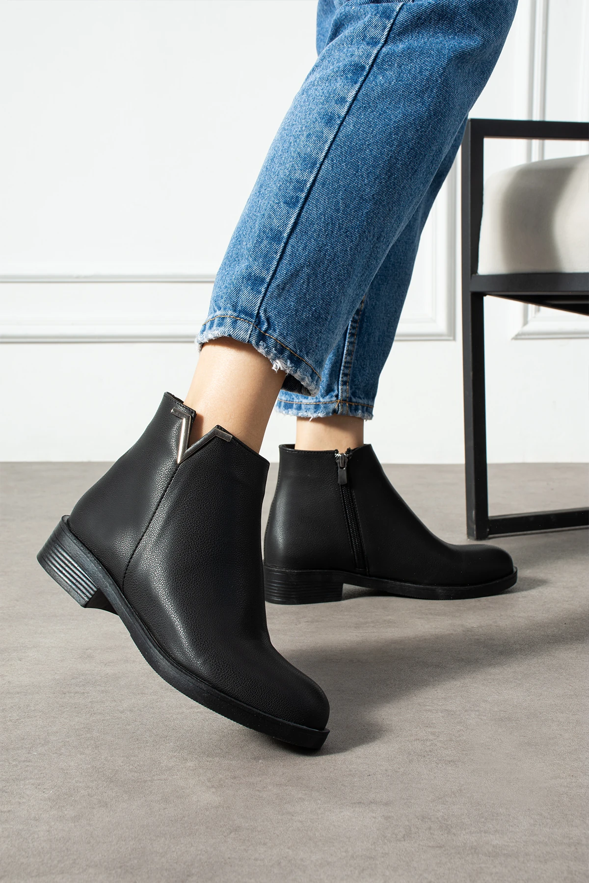 Kadın V Tokalı Fermuarlı Rahat Bot 81NAV - Siyah