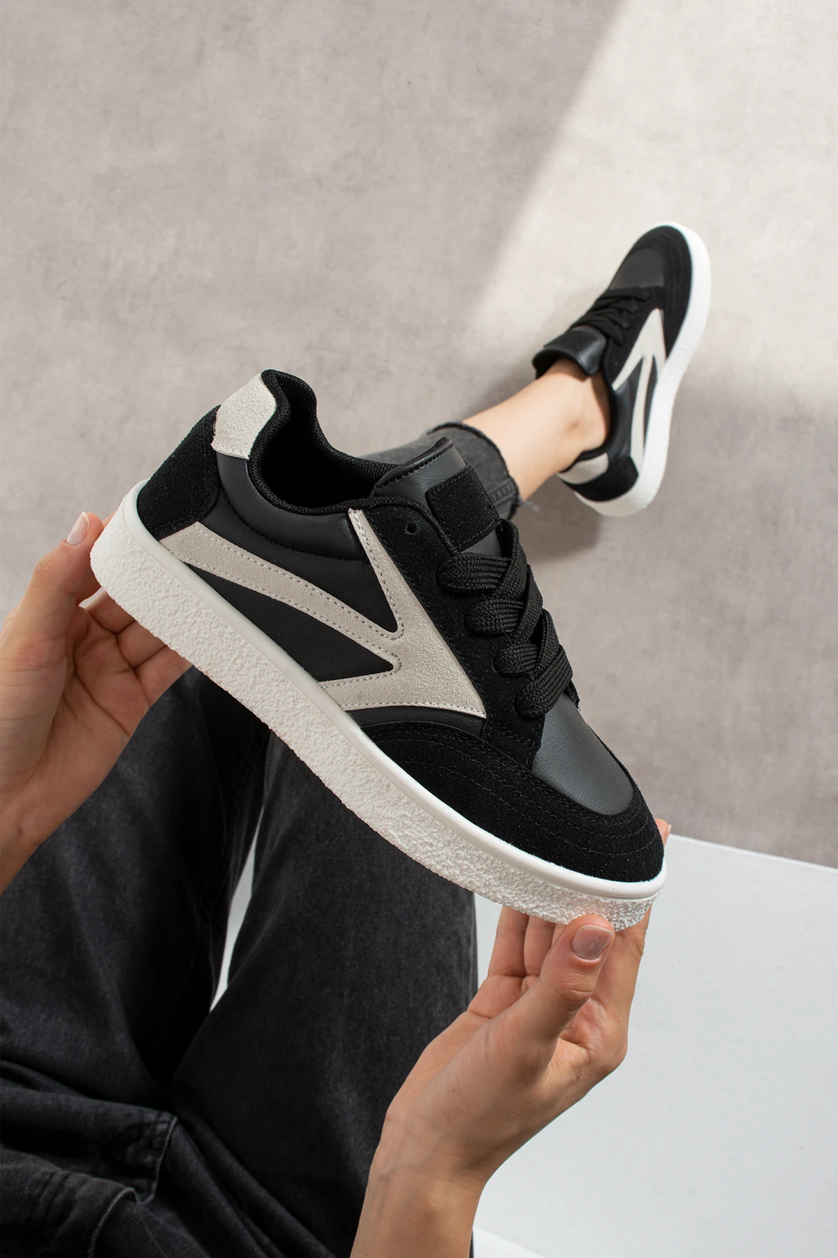 Kadın Bağcıklı Spor Ayakkabı Sneaker Günlük Okul 121NAV - Siyah Beyaz