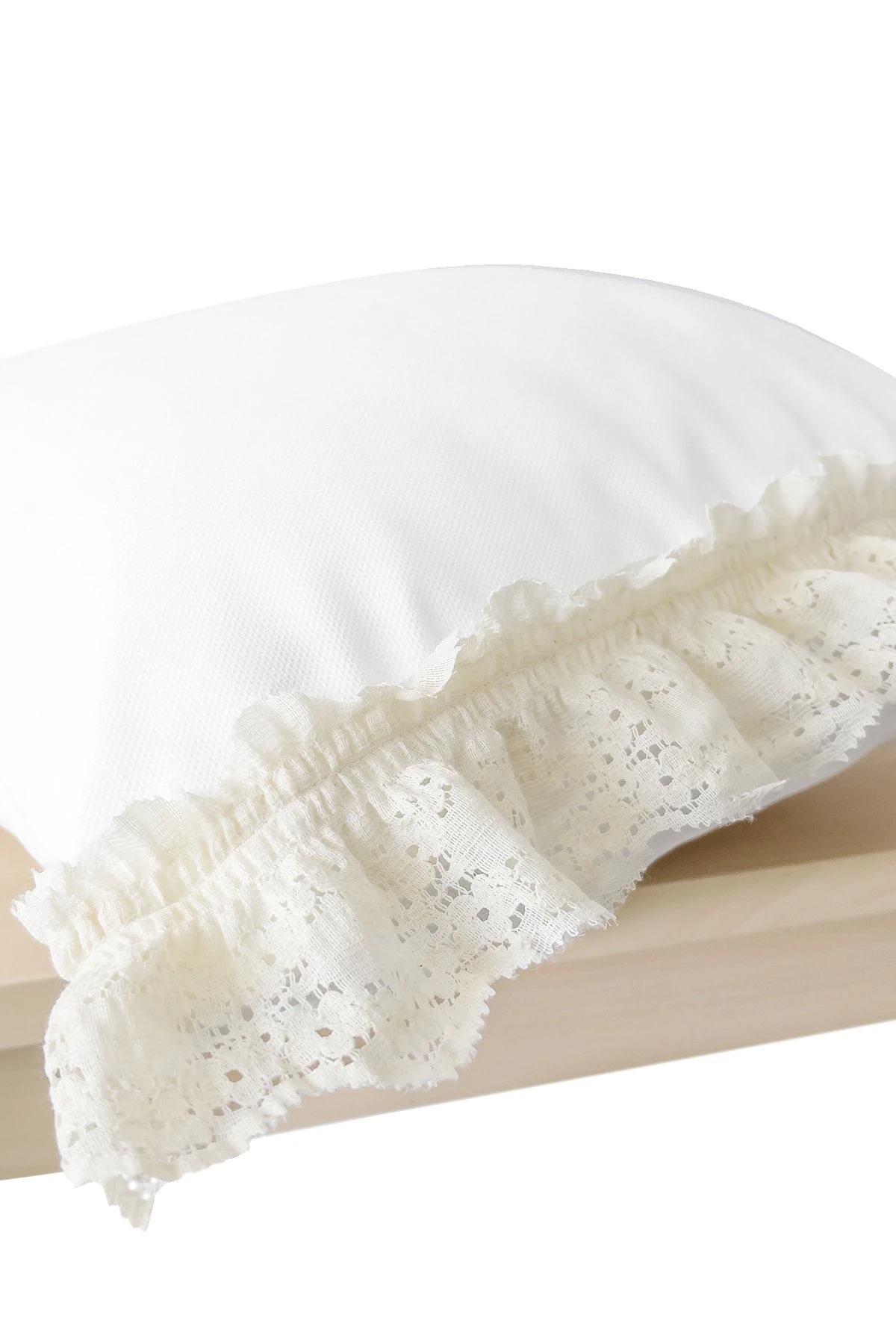 Kırlent Kılıfı Püsküllü Düz Beyaz 43x43cm