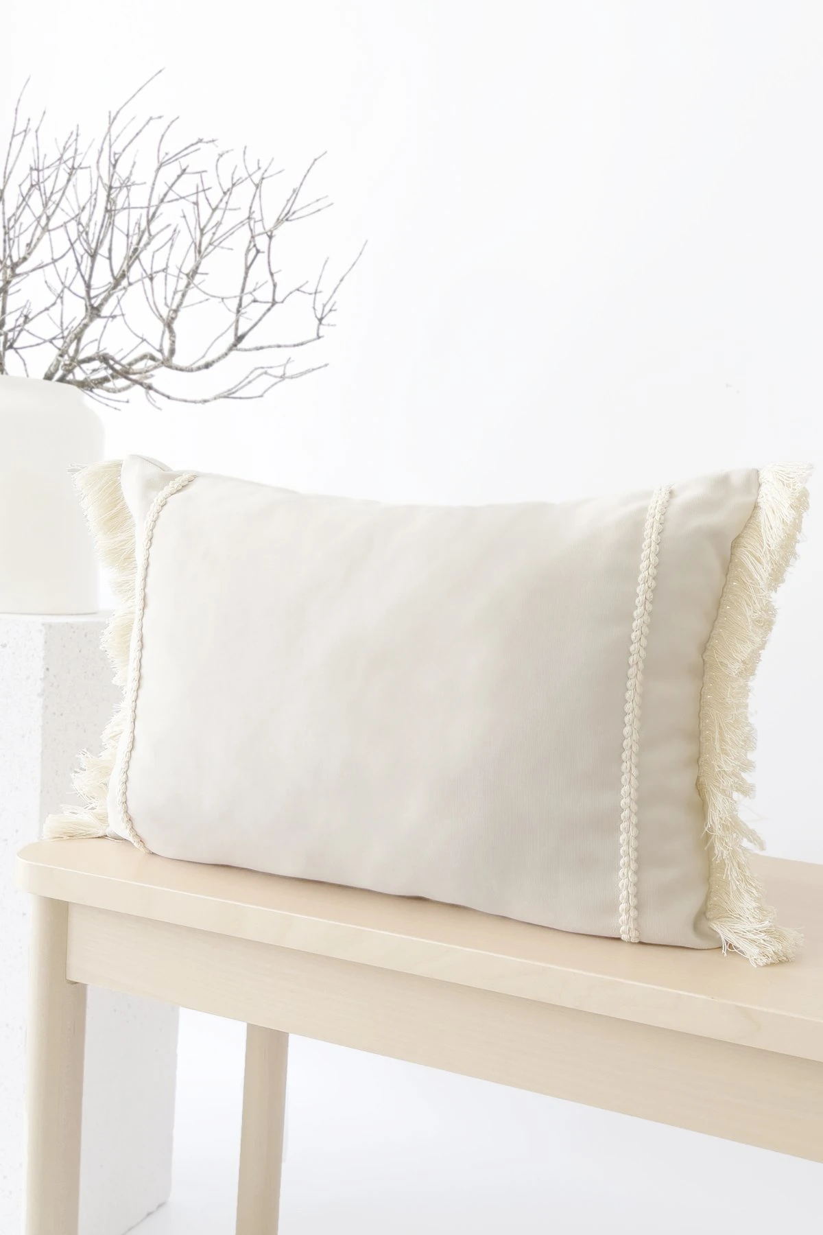 Kırlent Kılıfı Püsküllü Düz Beyaz 43x43cm