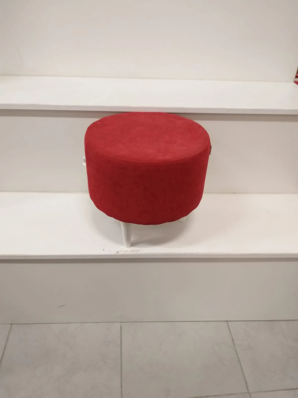 Daire Ayaklı Puf Kırmızı