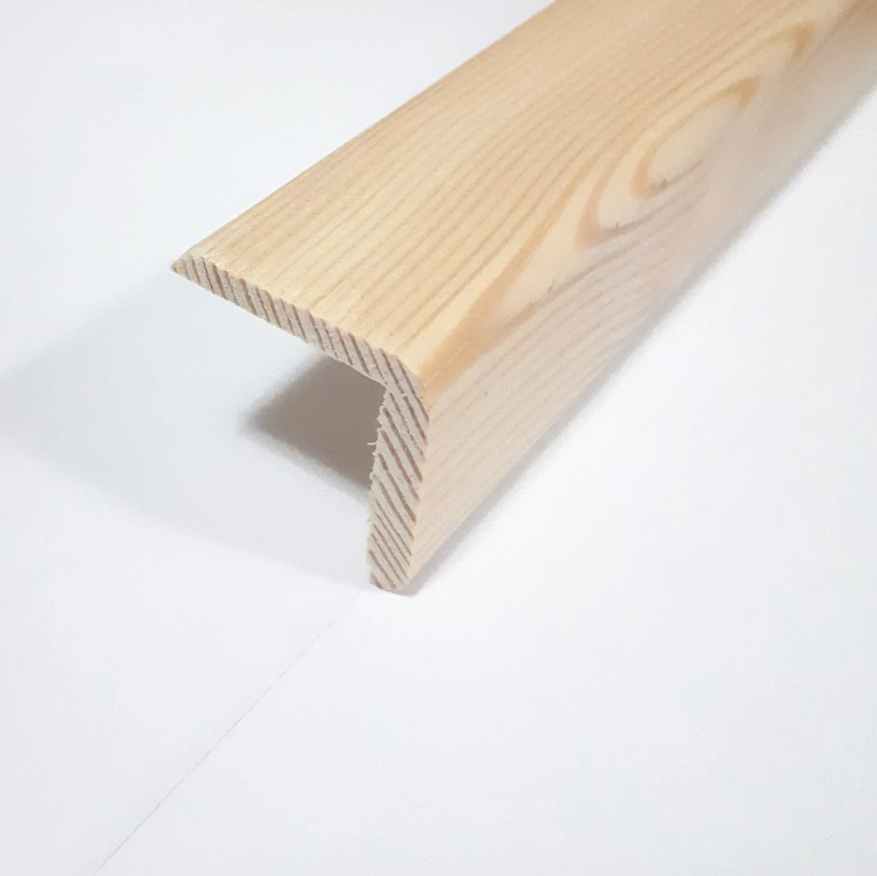 Süslü Köşe Profil Ahşap Çam 6 Metre