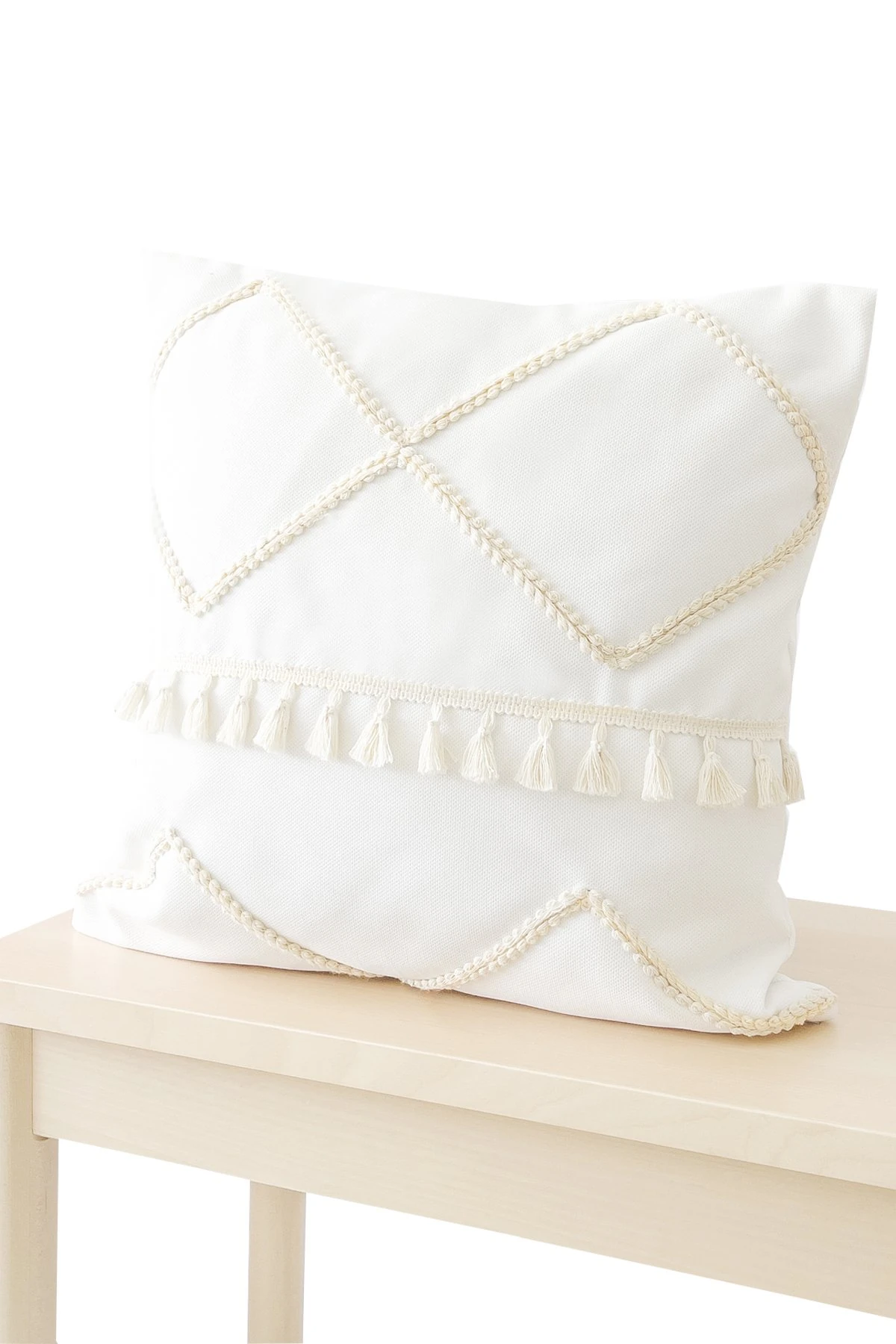 Kırlent Kılıfı Püsküllü Düz Beyaz 43x43cm