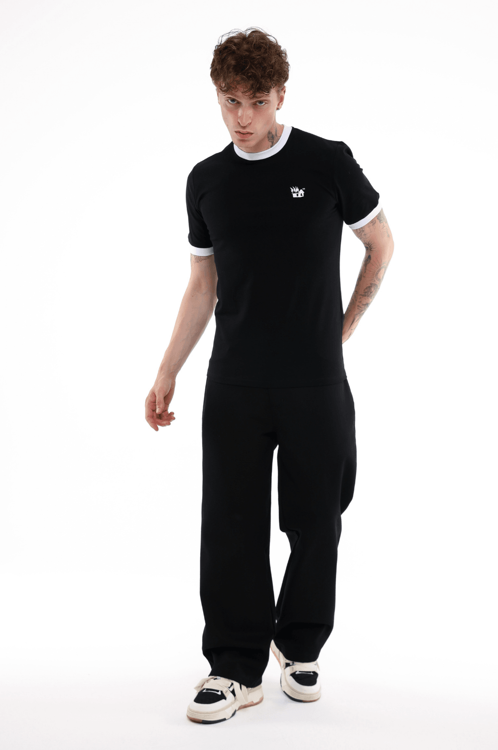 S-LINE SİYAH SLIM FIT TİŞÖRT — Minimal Nakış Detaylı Erkek (%100 Pamuk)