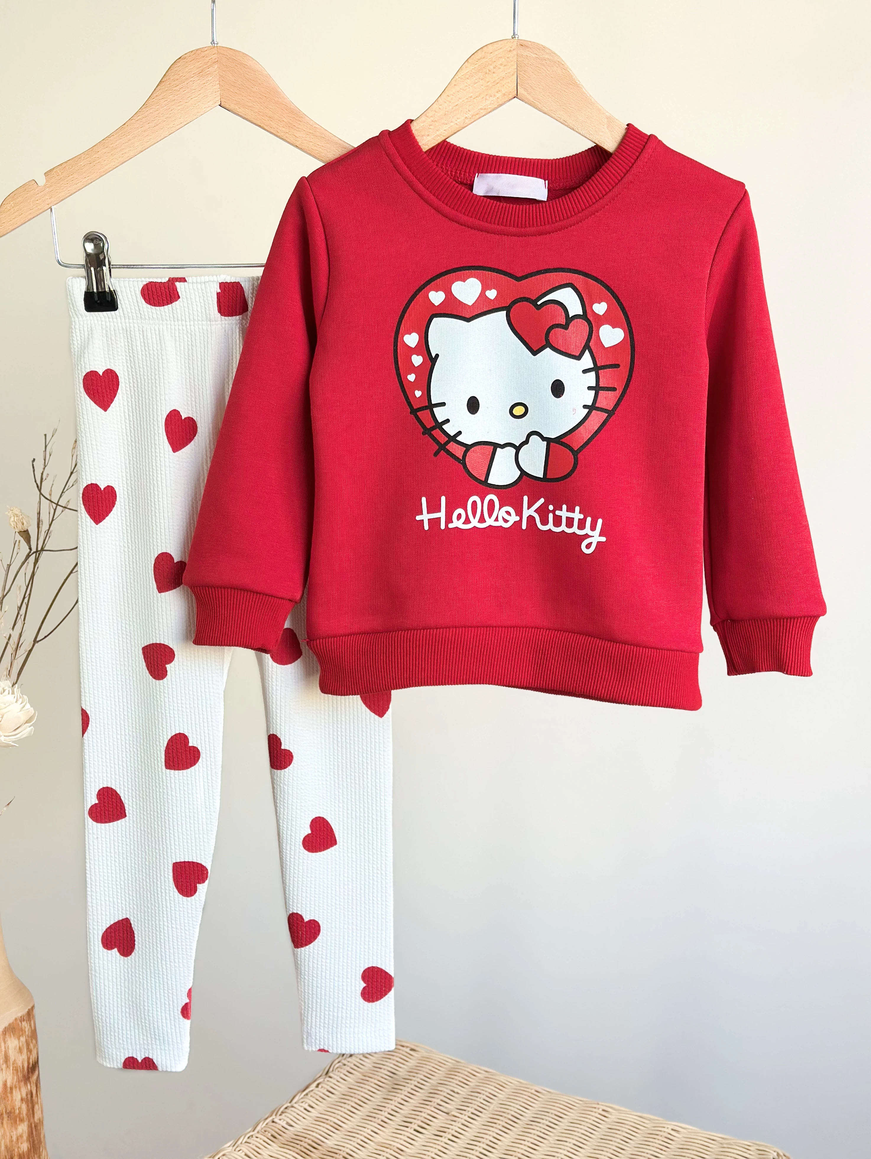 Karakter Baskılı Sweatshirt ve Kalp Baskılı Tayt Takım