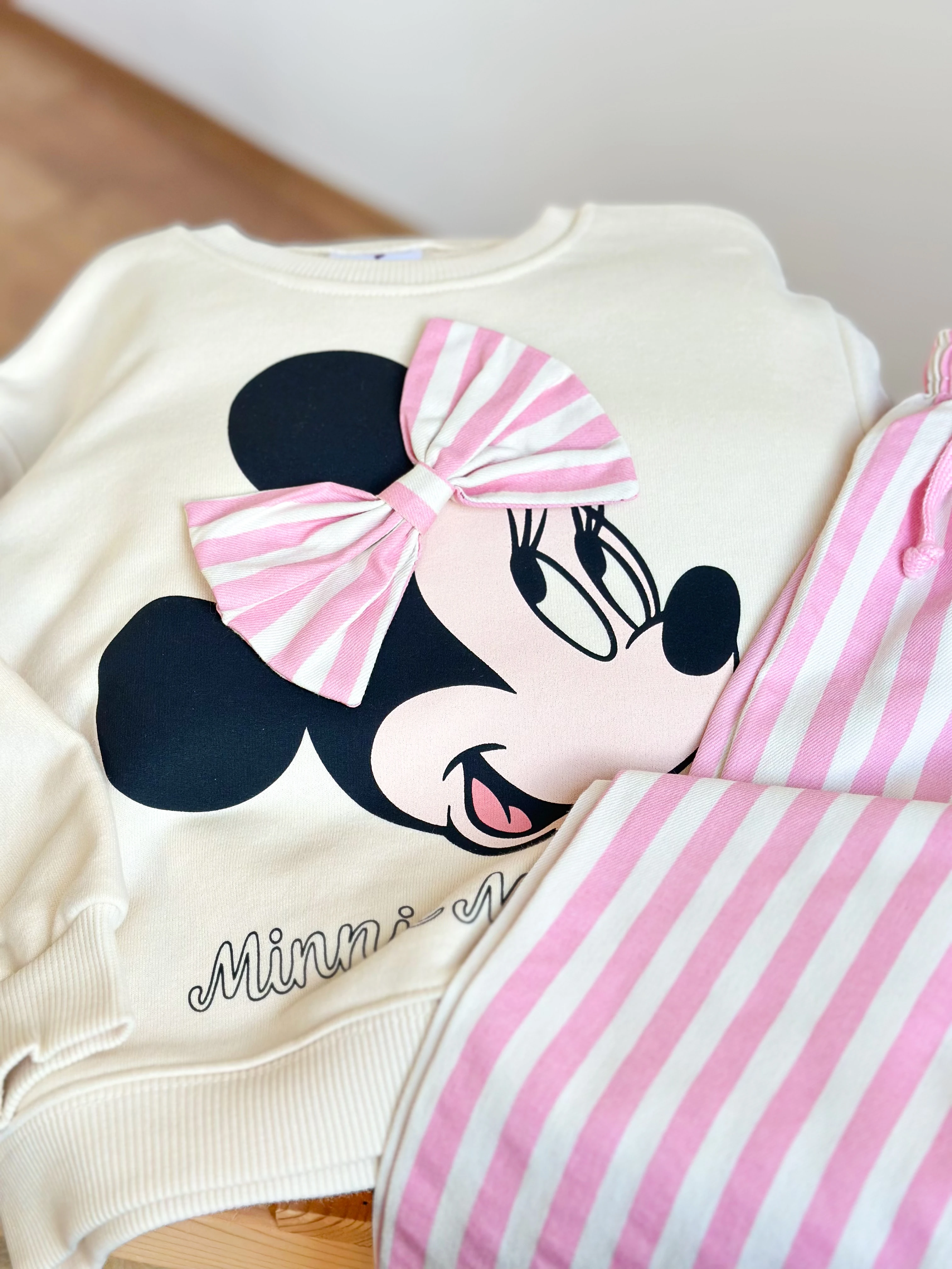 3 Boyutlu Fiyonk Detaylı Sweatshirt ve Dokuma Pantolon Takım