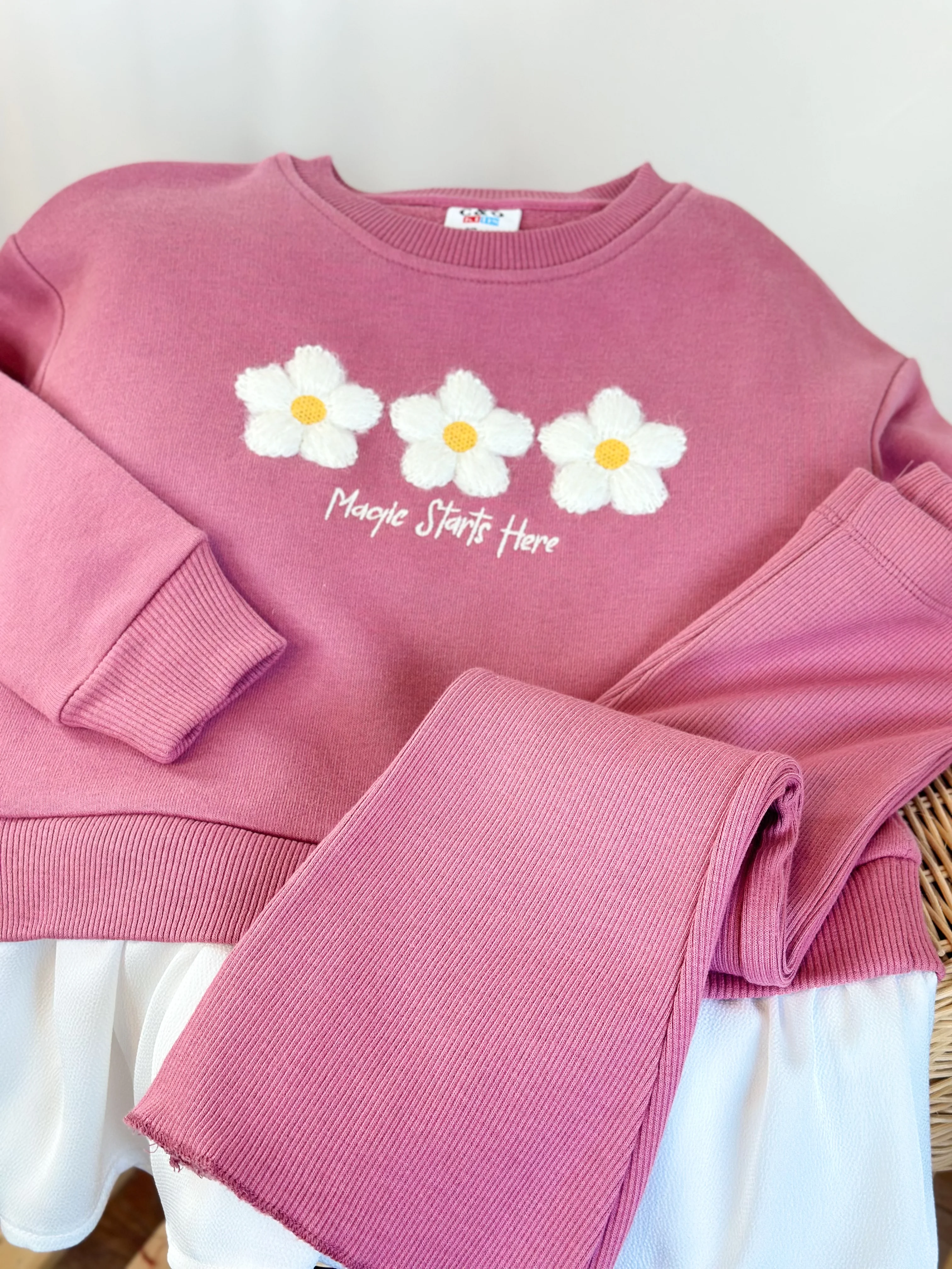 Gömlek Detaylı Çiçek Nakışlı Sweatshirt ve İspanyol Paça Takım