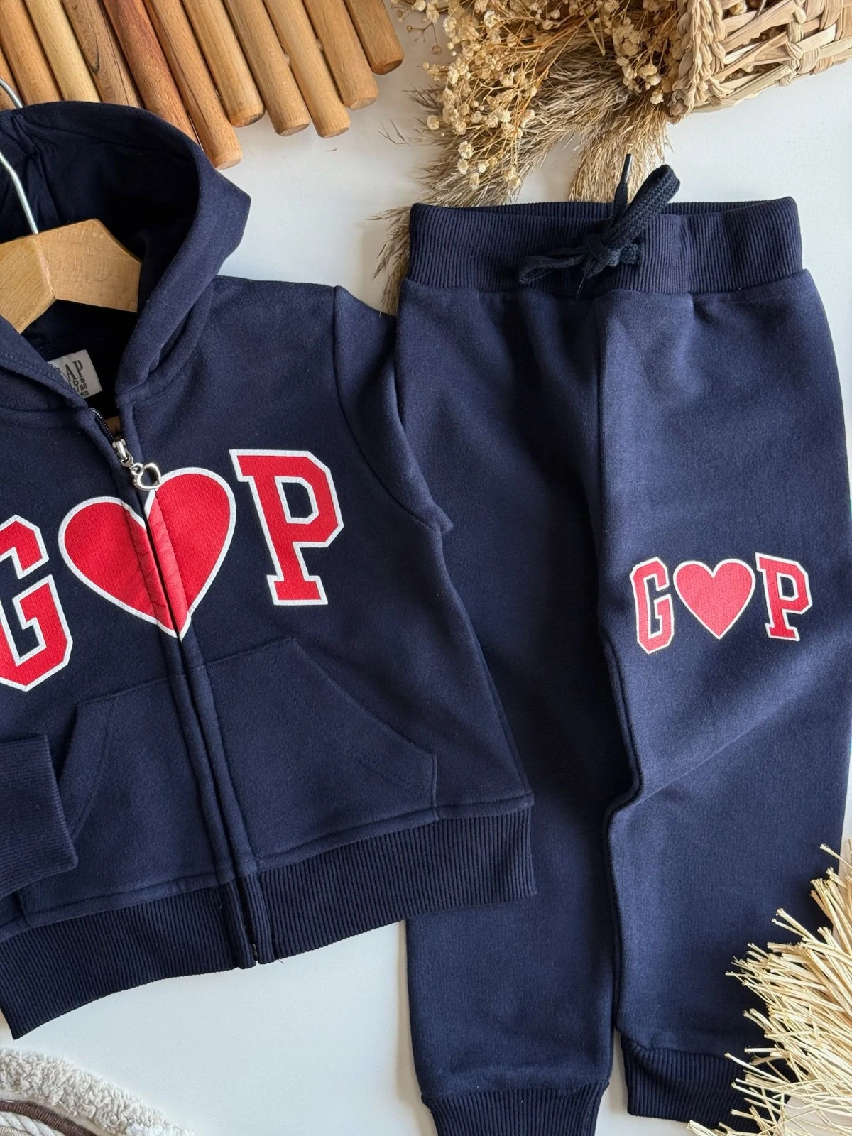 Kalp Baskılı Kapüşonlu Takım