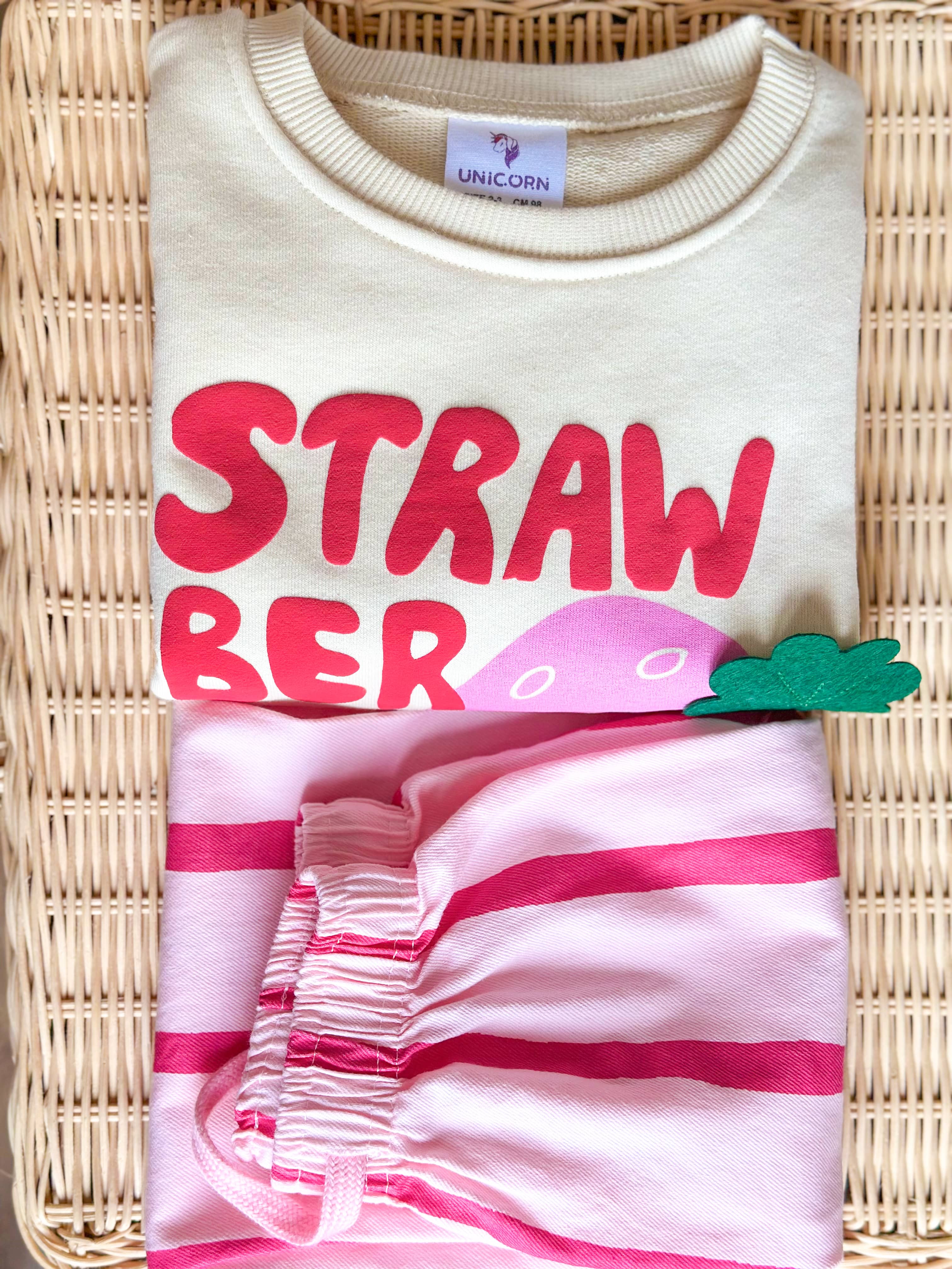 STRAWBERRY 3 Boyutlu Sweatshirt ve Dokuma Pantolon Kız Çocuk Takımı