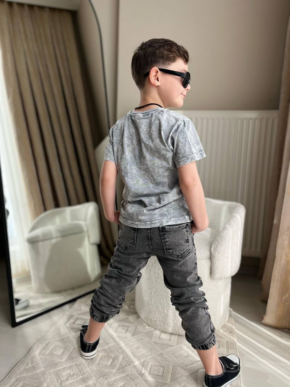 Yıkamalı Kot Pantolon ve T-Shirt Takım