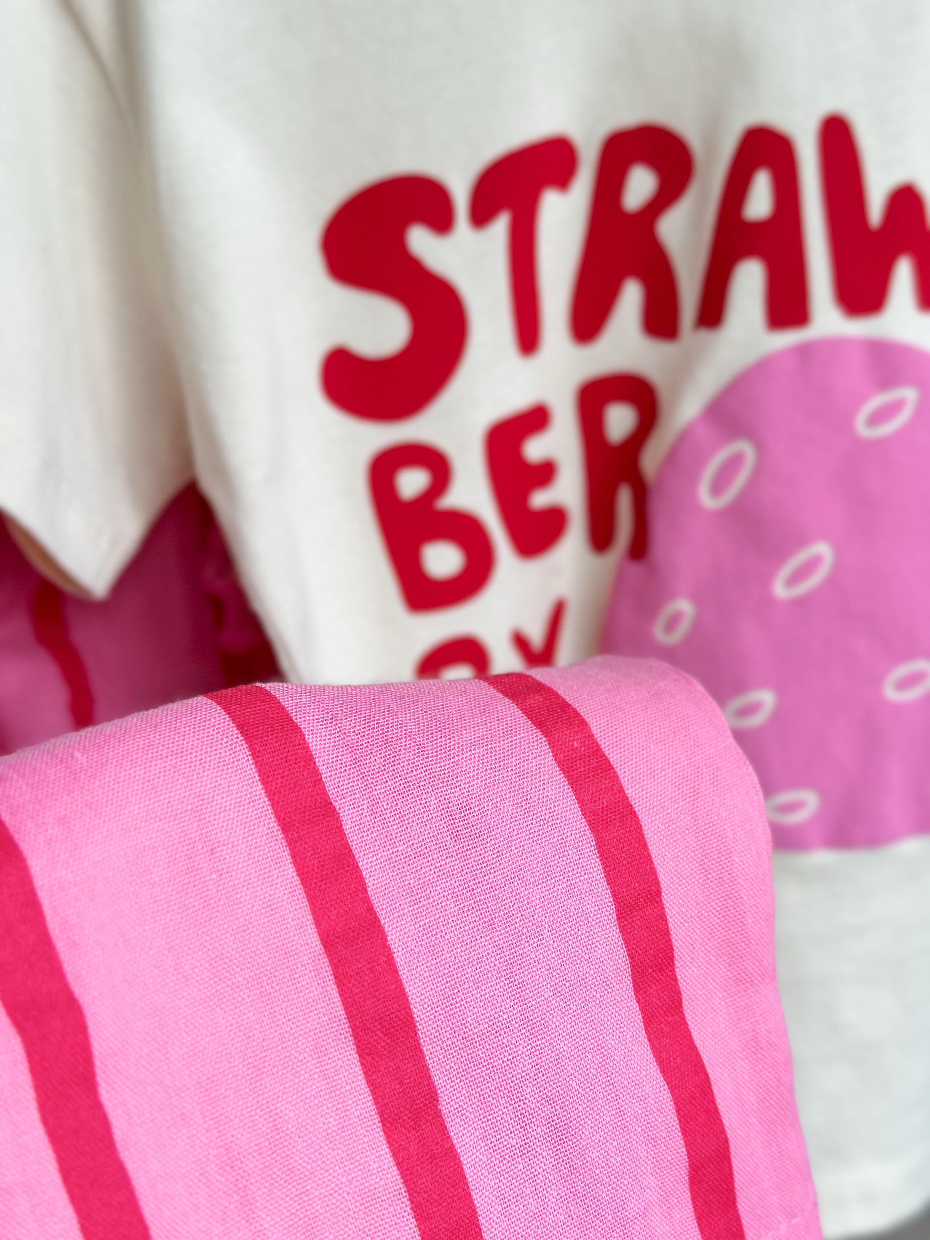 STRAWBERRY Kabartma Baskılı 3D T-Shirt ve Müslin Pantolon Takım