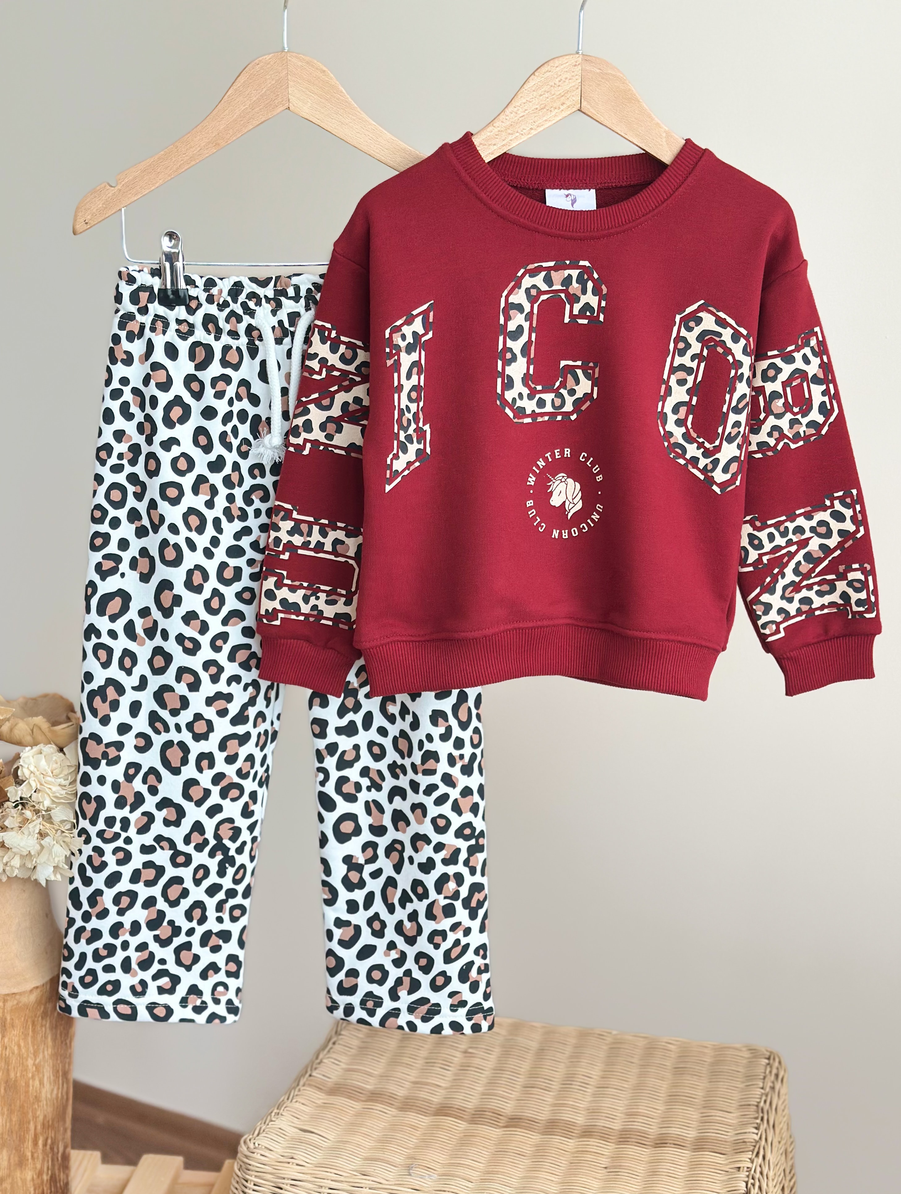 UNICORN WINTER Kol Yazı Detaylı Sweatshirt ve 3 İplik Leopar Baskılı Eşofman Takım 