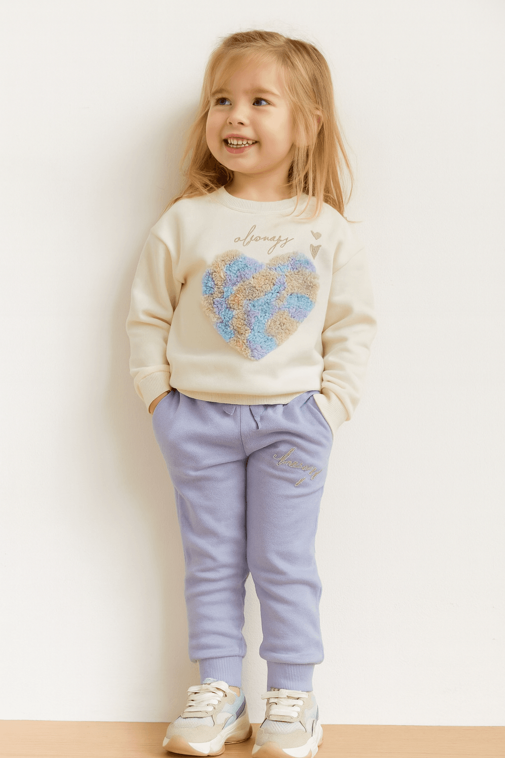 Kalp Detay Sweatshirt ve Eşofman Takımı