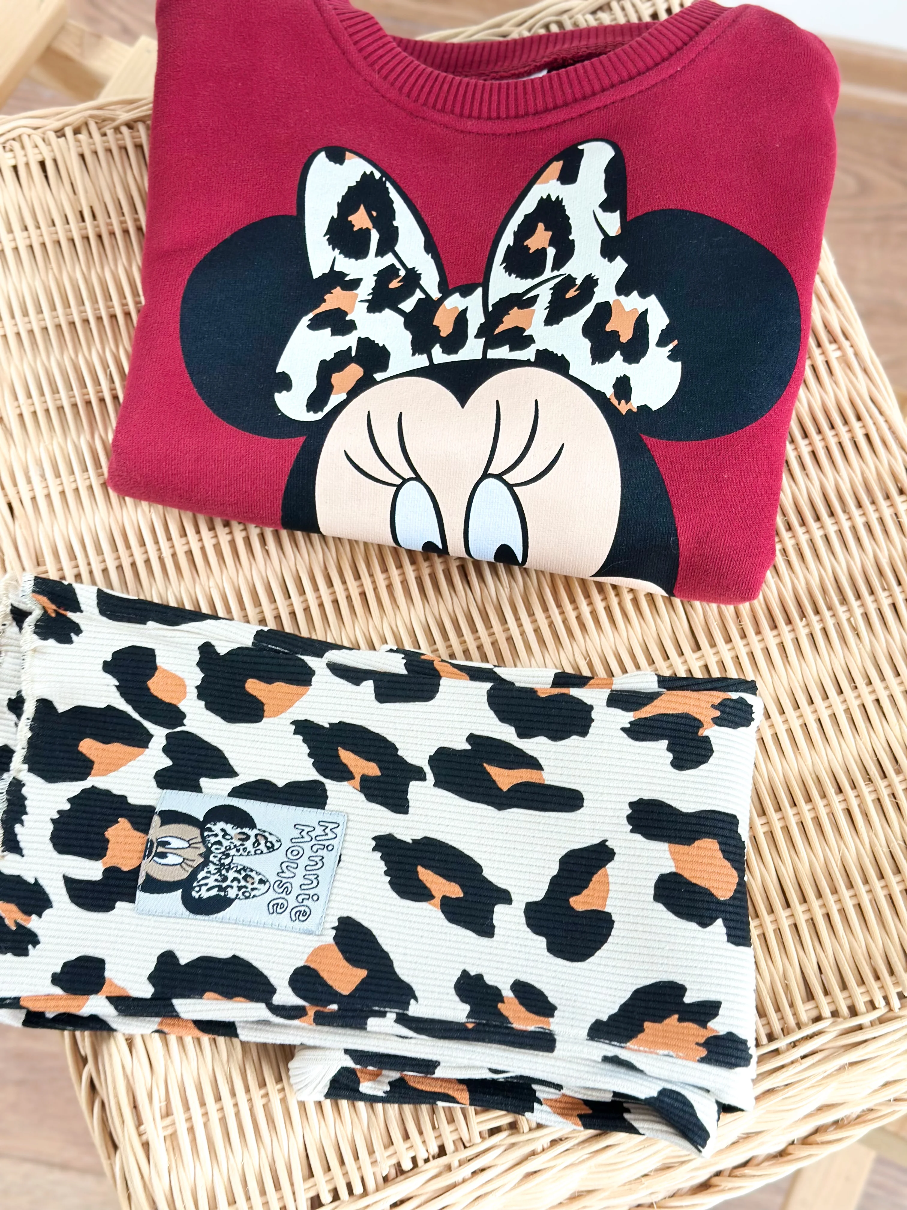 Leopar Desenli Karakter Baskılı Sweatshirt ve İspanyol Paça Takım