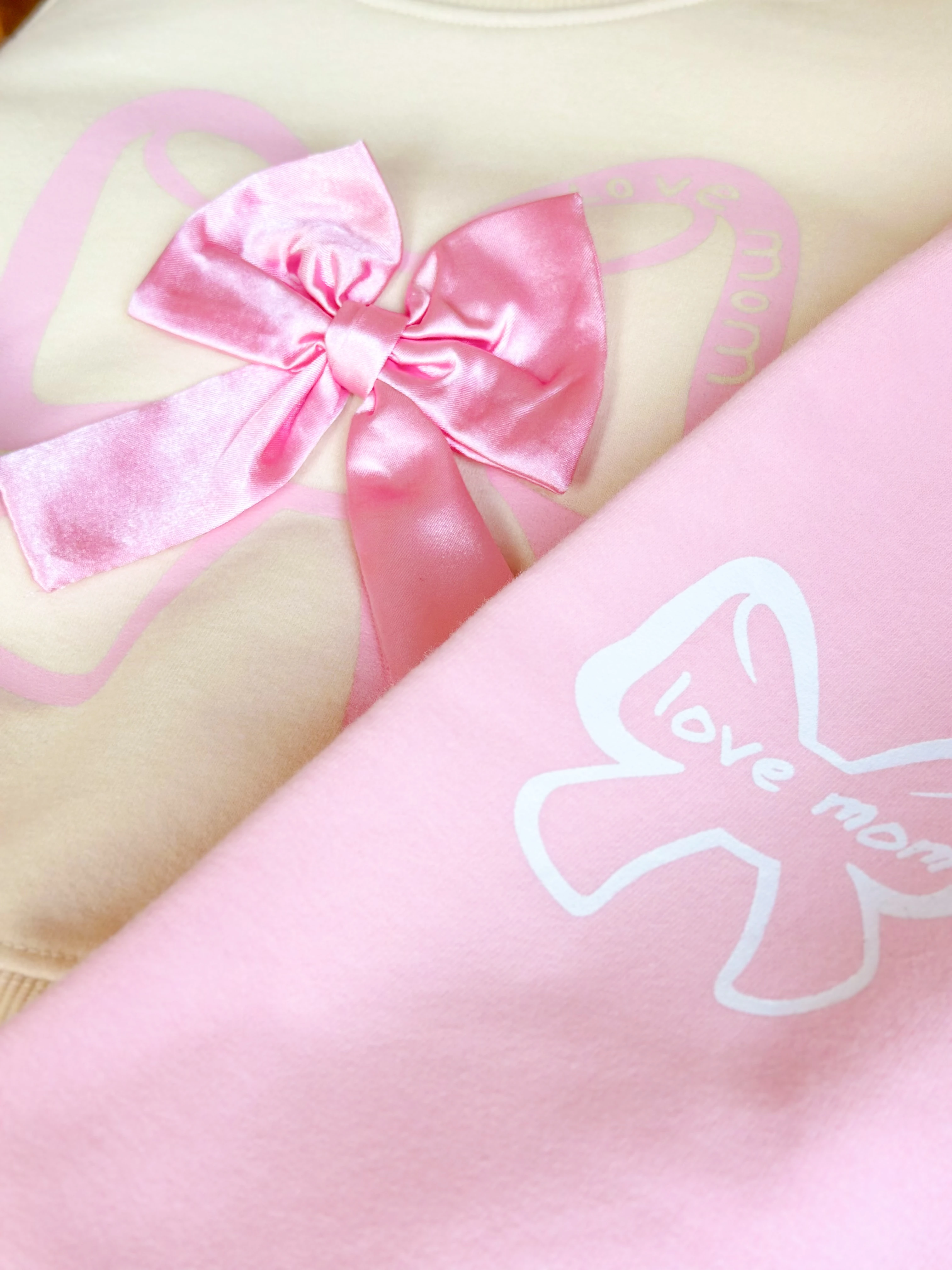 LOVE MOM Fiyonk Detaylı Sweatshirt ve Eşofman Takım