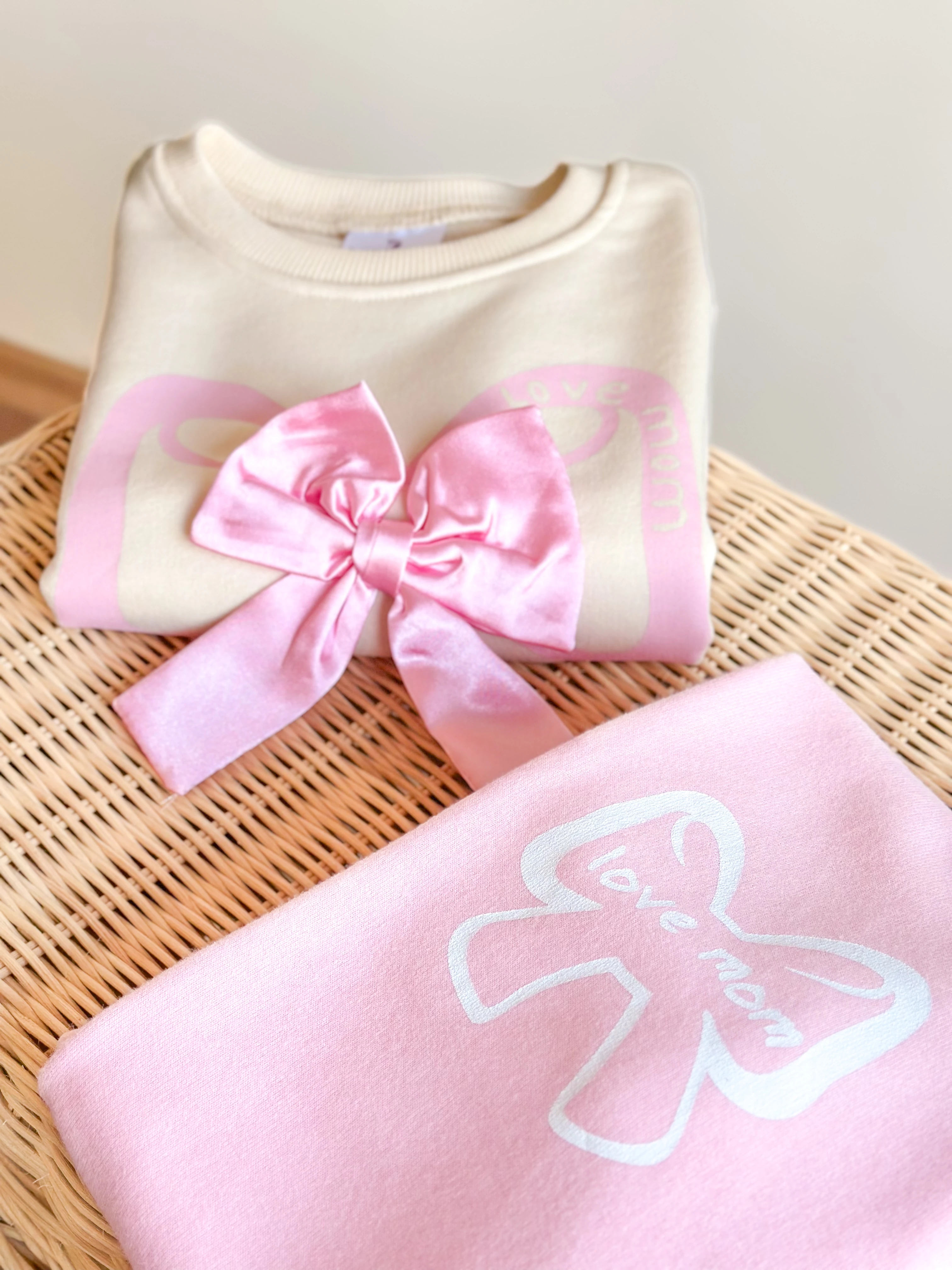 LOVE MOM Fiyonk Detaylı Sweatshirt ve Eşofman Takım