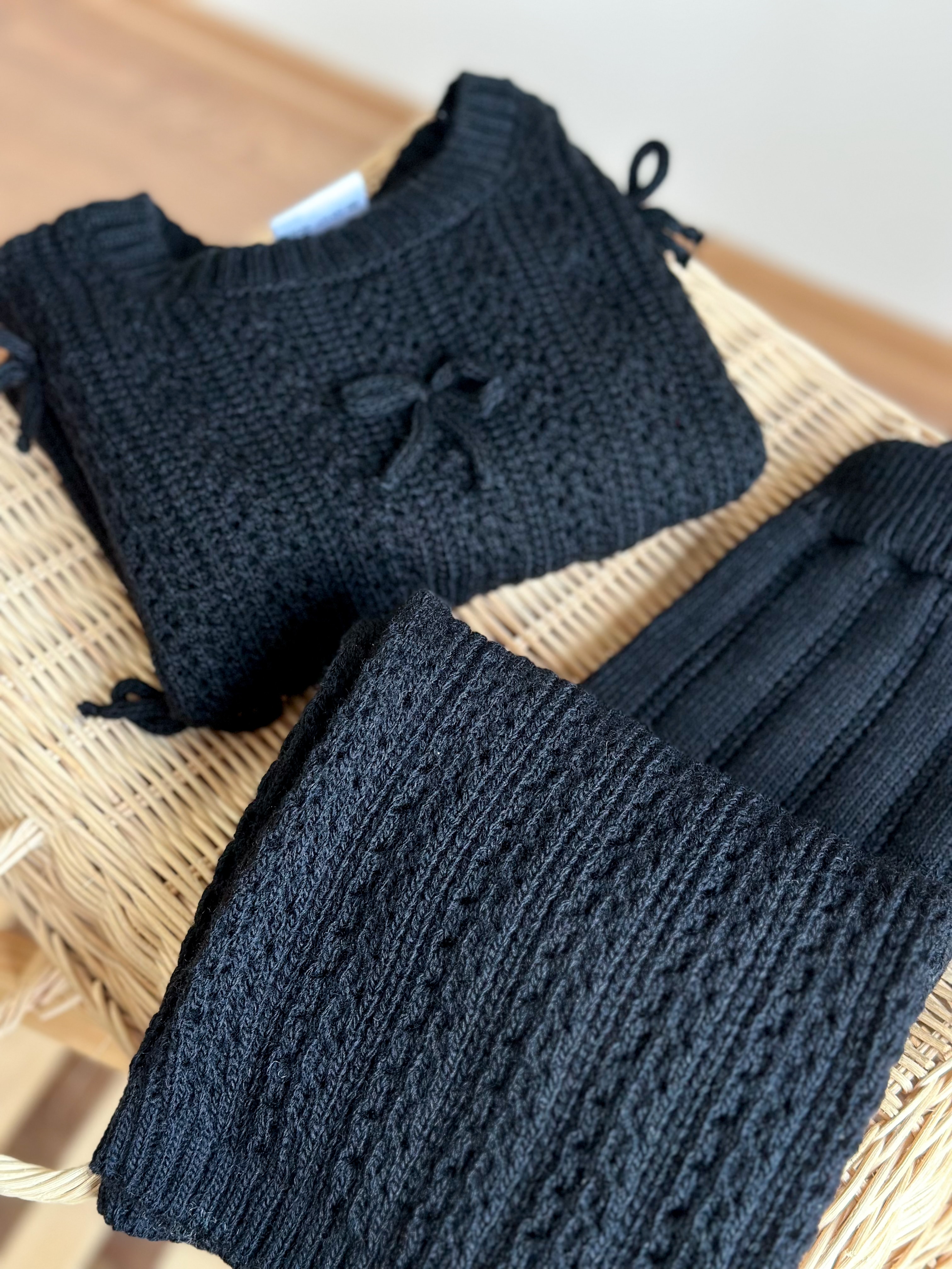 Fiyonk Detaylı ve Nakışlı Triko ve Beli Lastikli Triko Pantolon Takım - Siyah