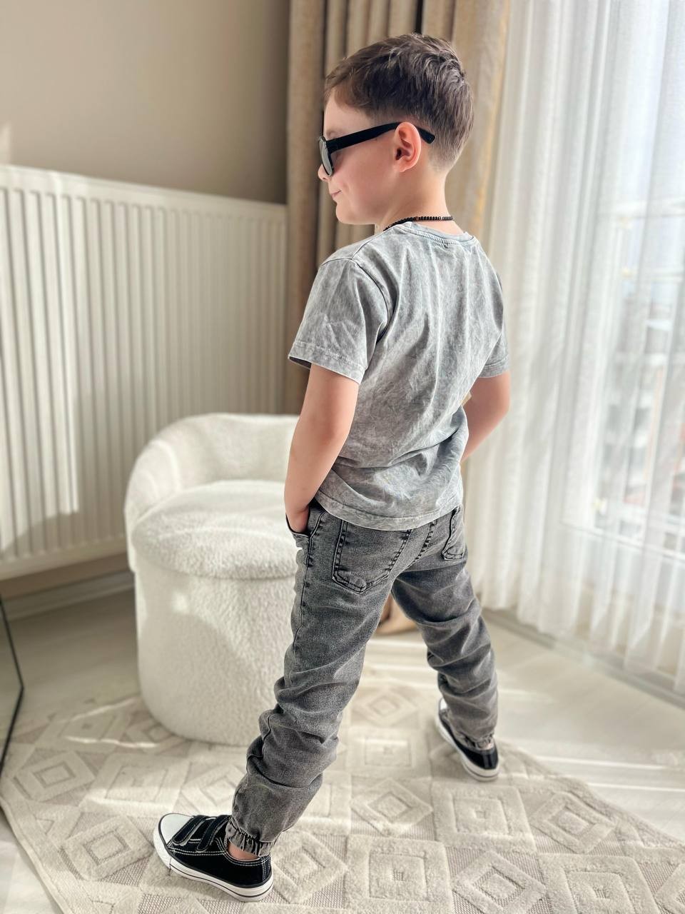 Yıkamalı Kot Pantolon ve T-Shirt Takım