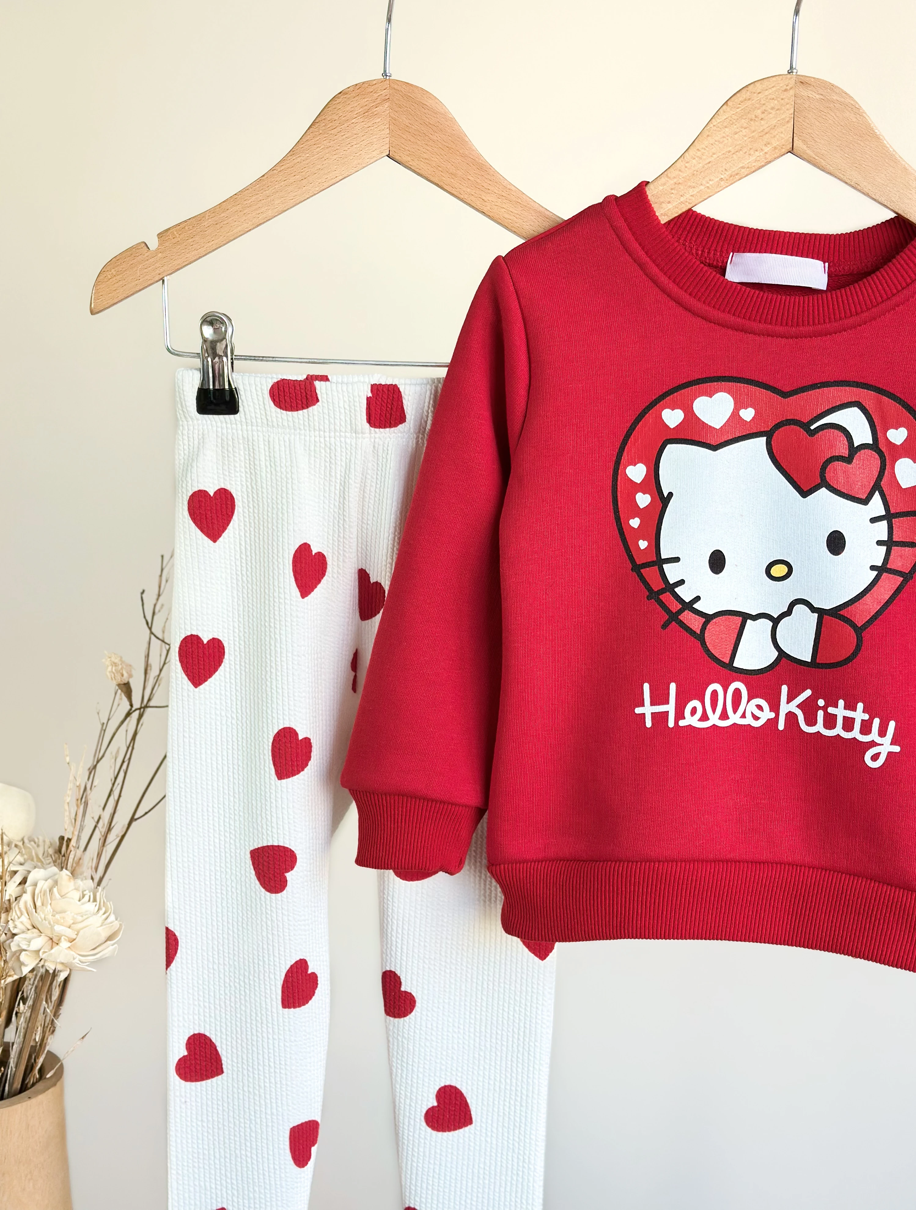 Karakter Baskılı Sweatshirt ve Kalp Baskılı Tayt Takım