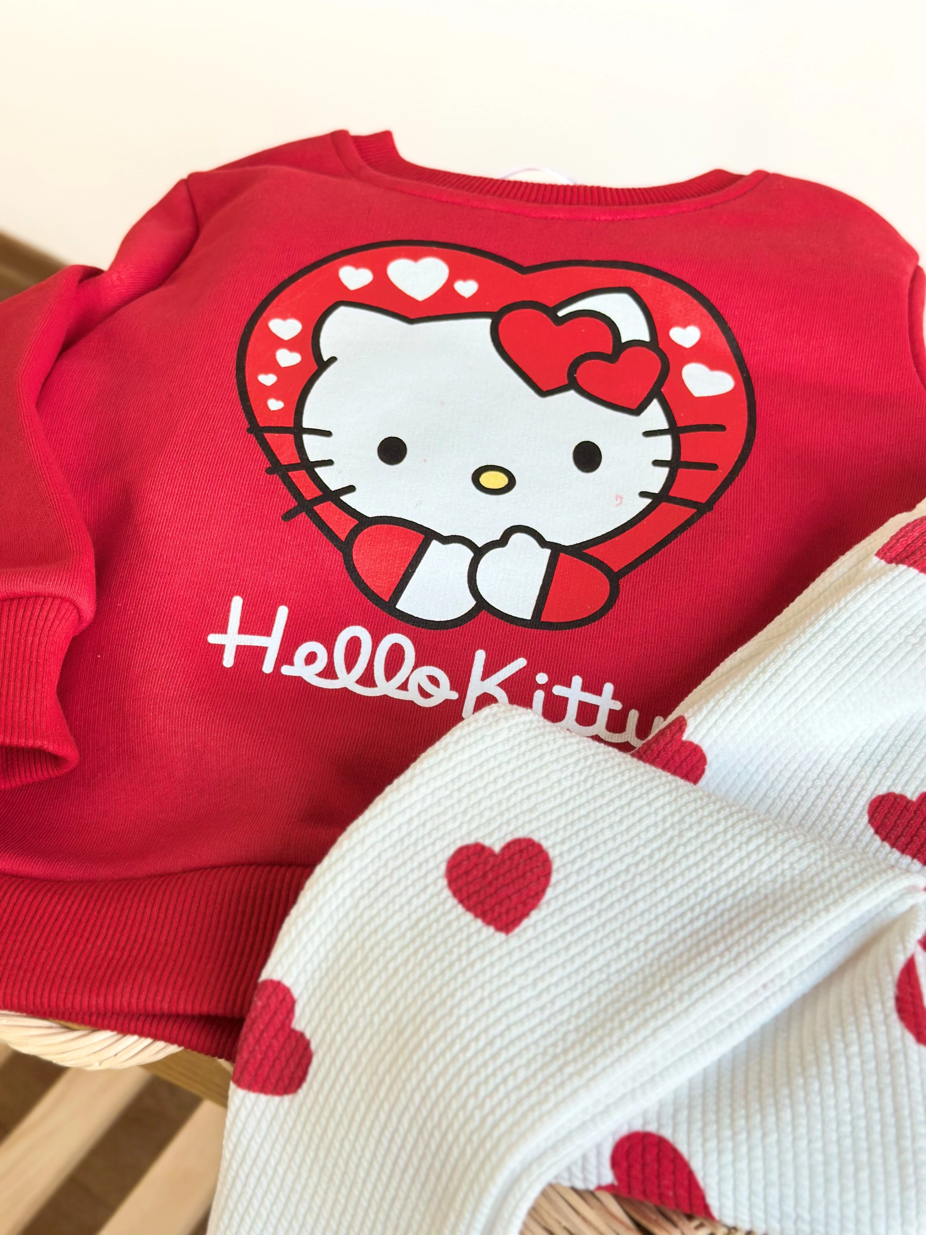 Karakter Baskılı Sweatshirt ve Kalp Baskılı Tayt Takım