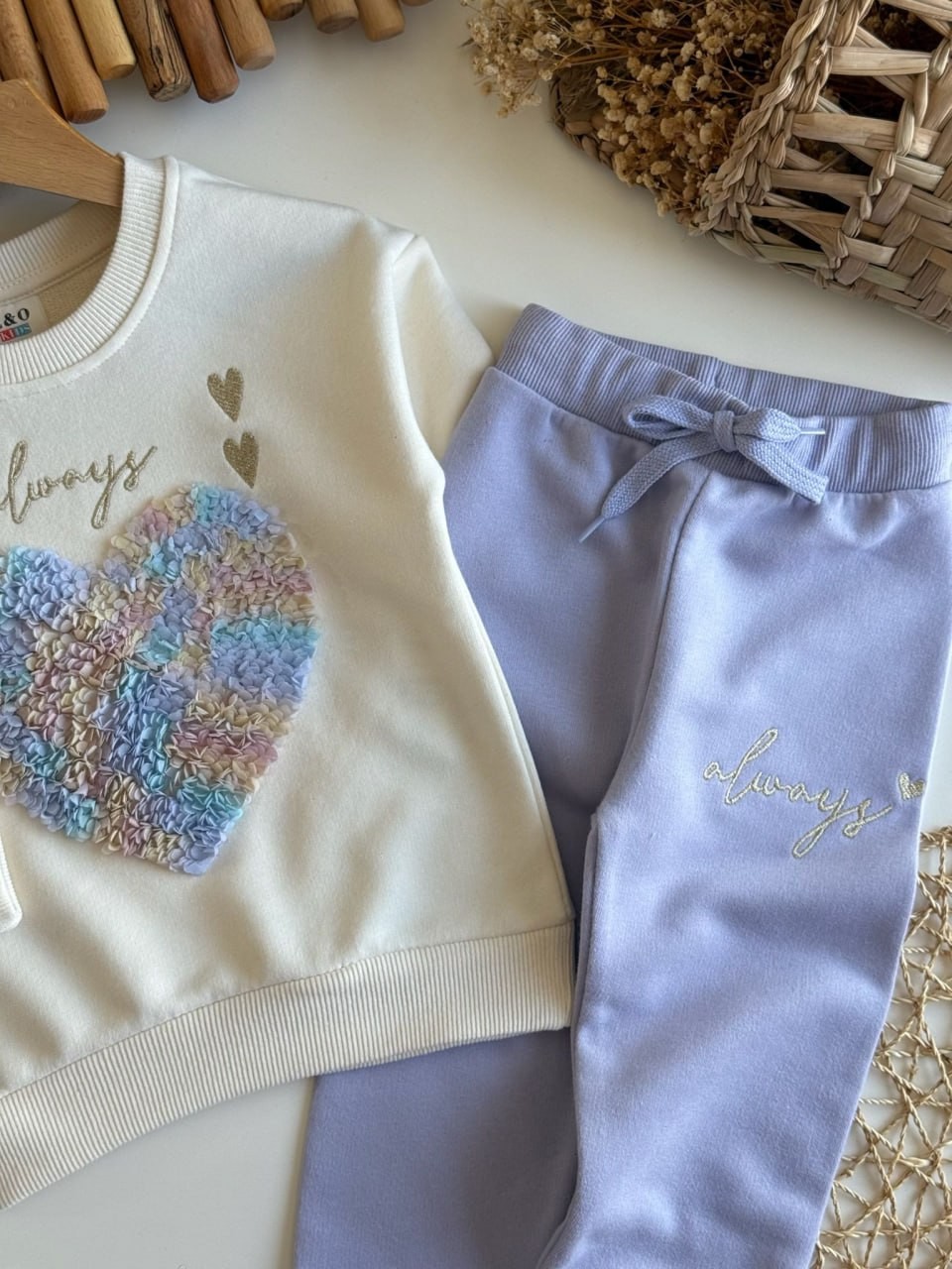 Kalp Detay Sweatshirt ve Eşofman Takımı