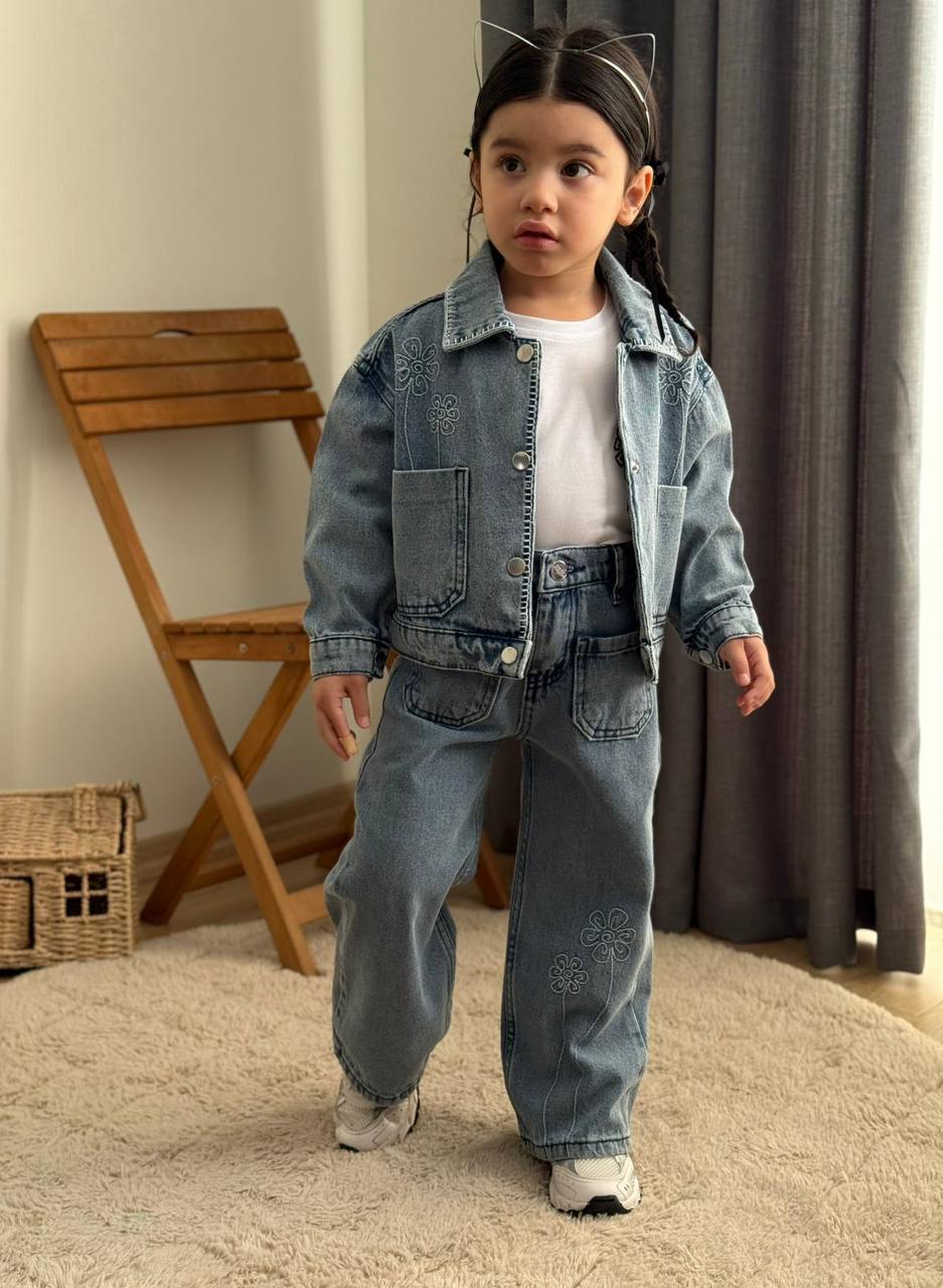 Çiçek Nakışlı Denim Takım