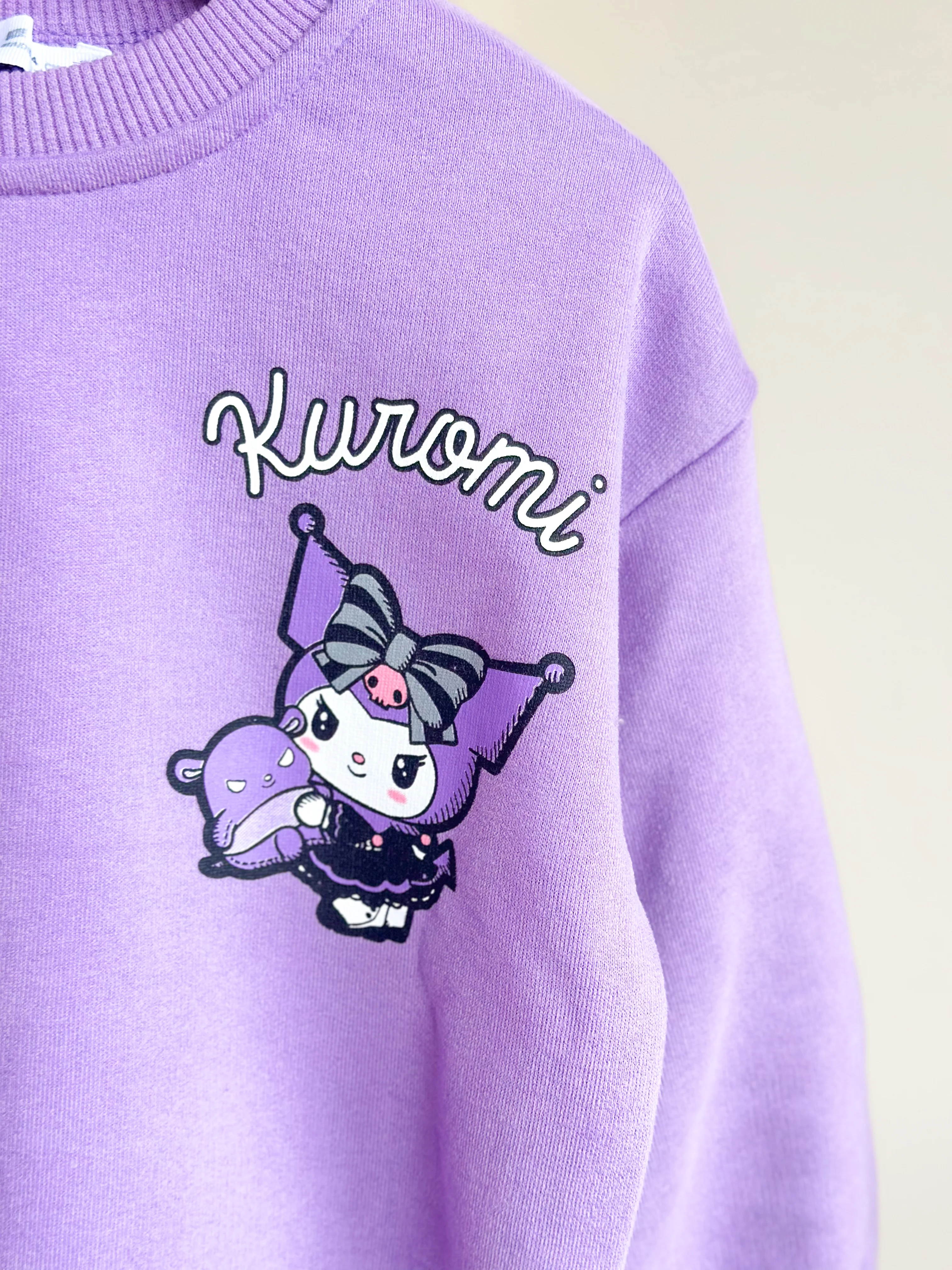 Kuromi Baskılı Sweatshirt ve Çizgili Pantolon