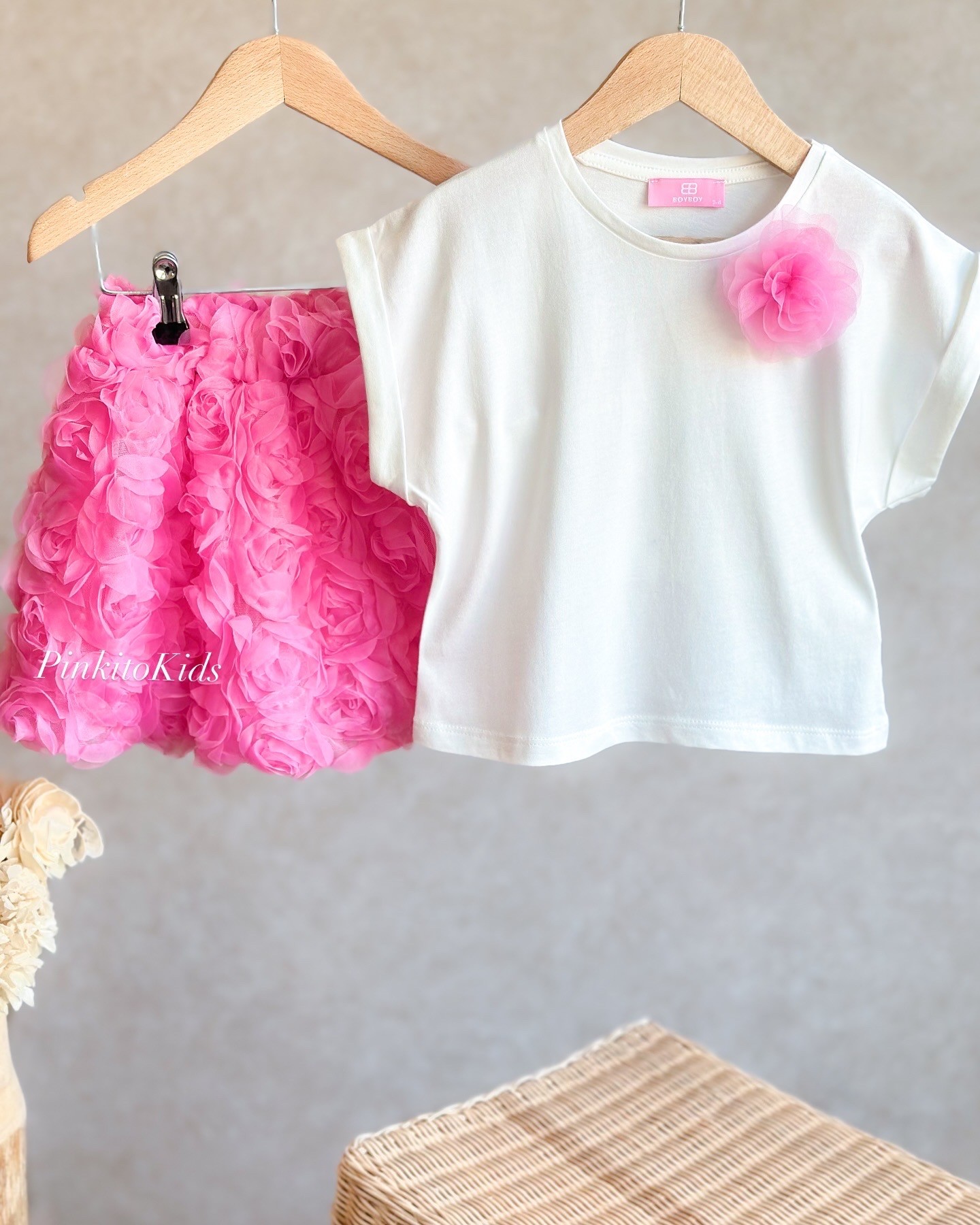 3 Boyutlu Gül Detaylı T-Shirt ve Balon Etek Takım