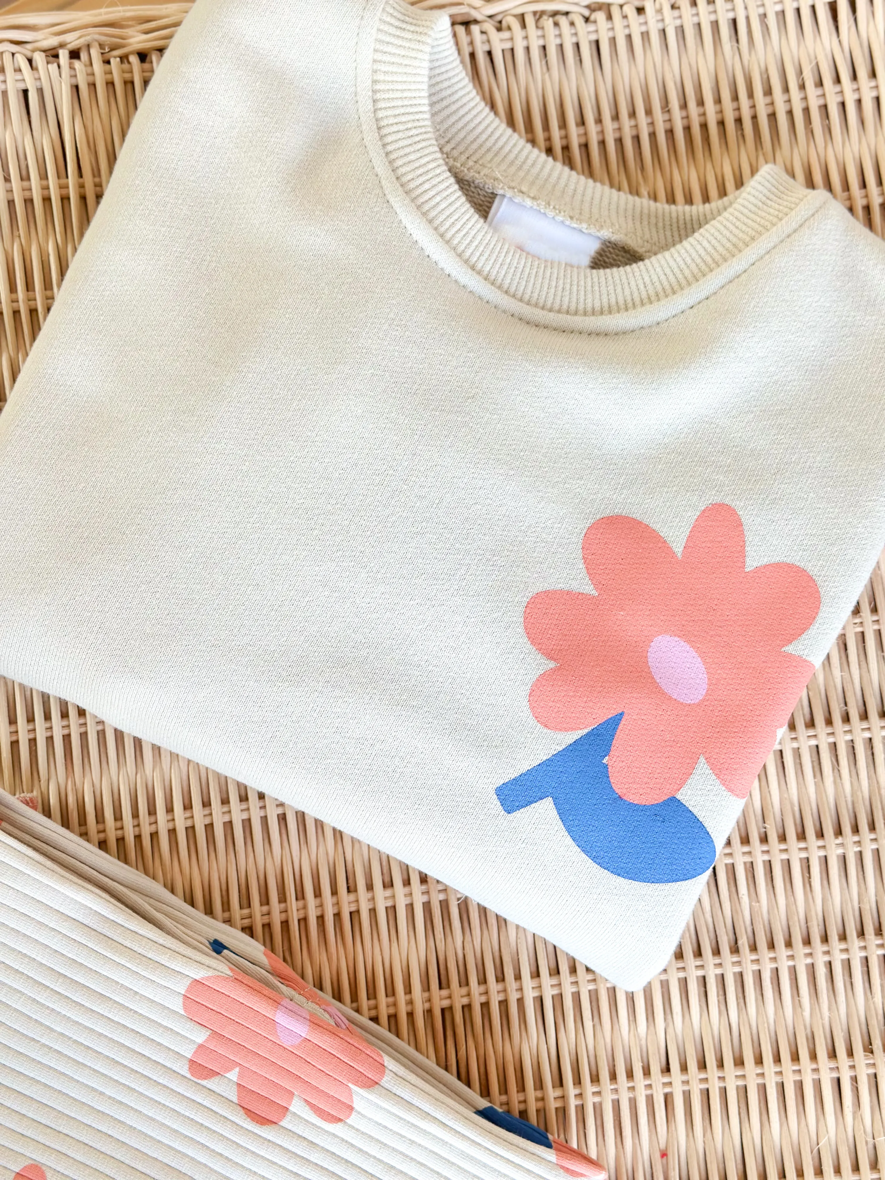 Çiçek Baskılı Sweatshirt ve İspanyol Paça Tayt Takım