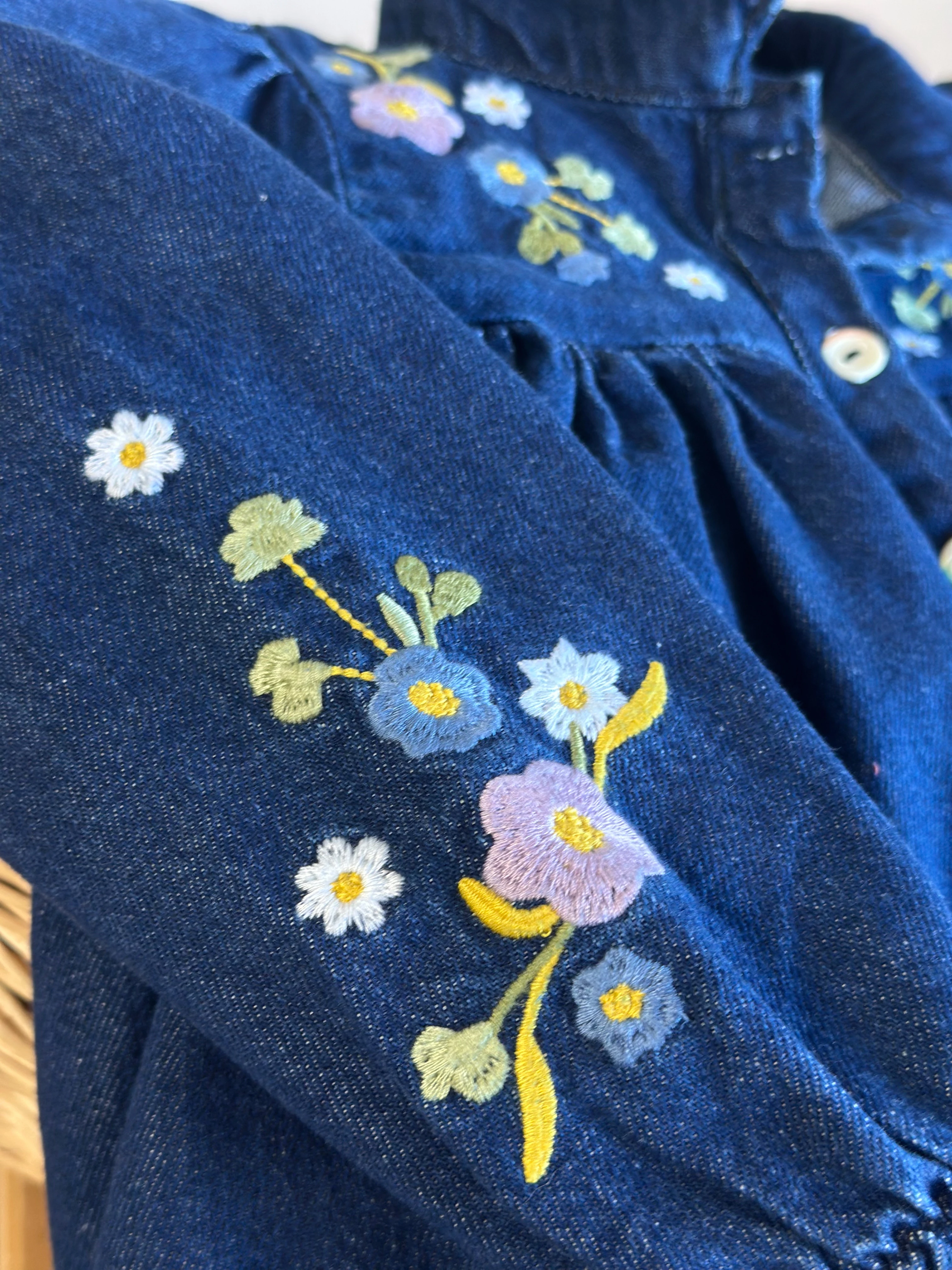 Çiçekli Nakış Detaylı Yumuşak Dokulu Kot Elbise-Koyu Renk