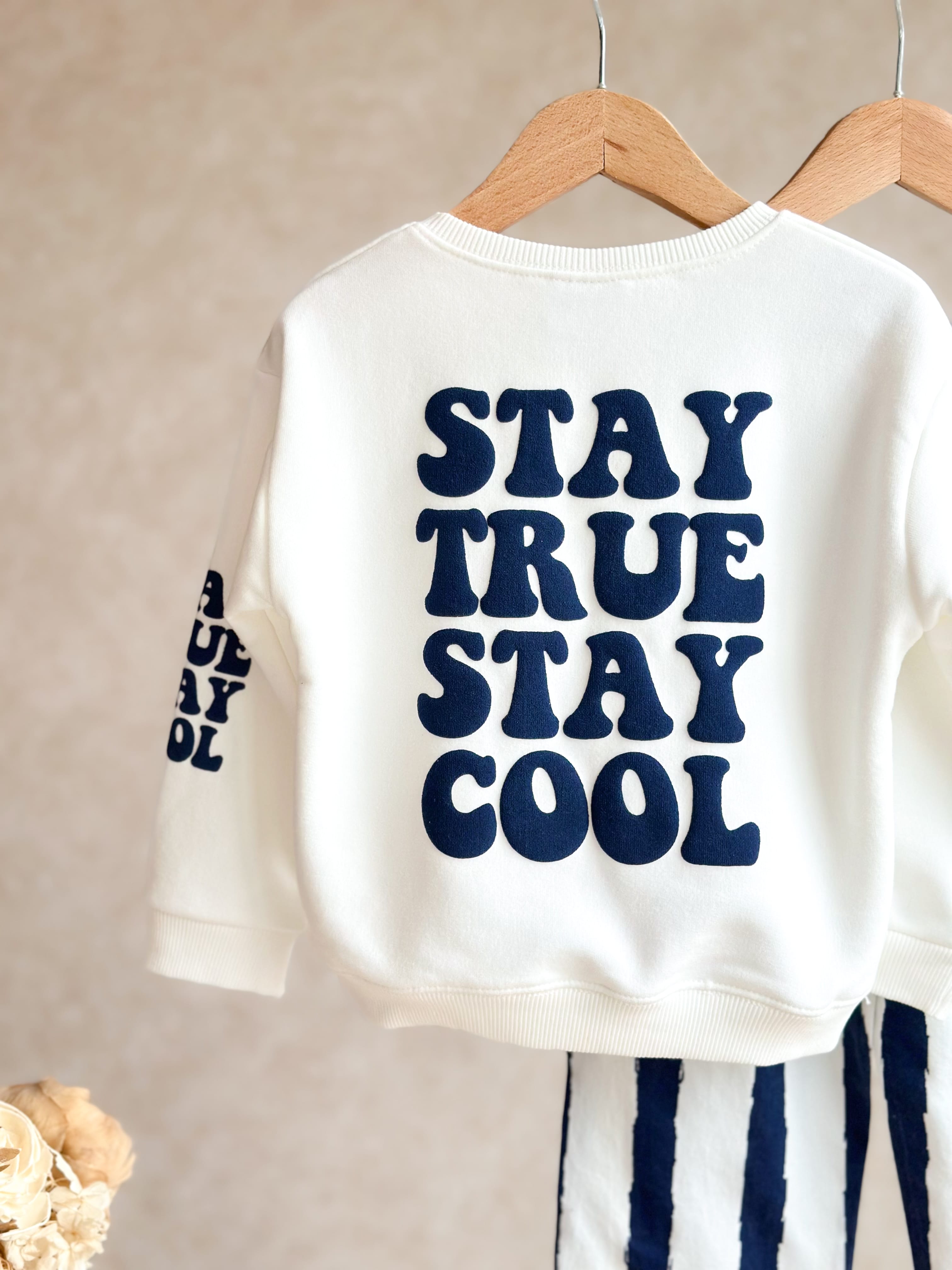STAY TRUE STAY COOL Kabartma Baskılı Sweatshirt ve Çizgili Pantolon Takım