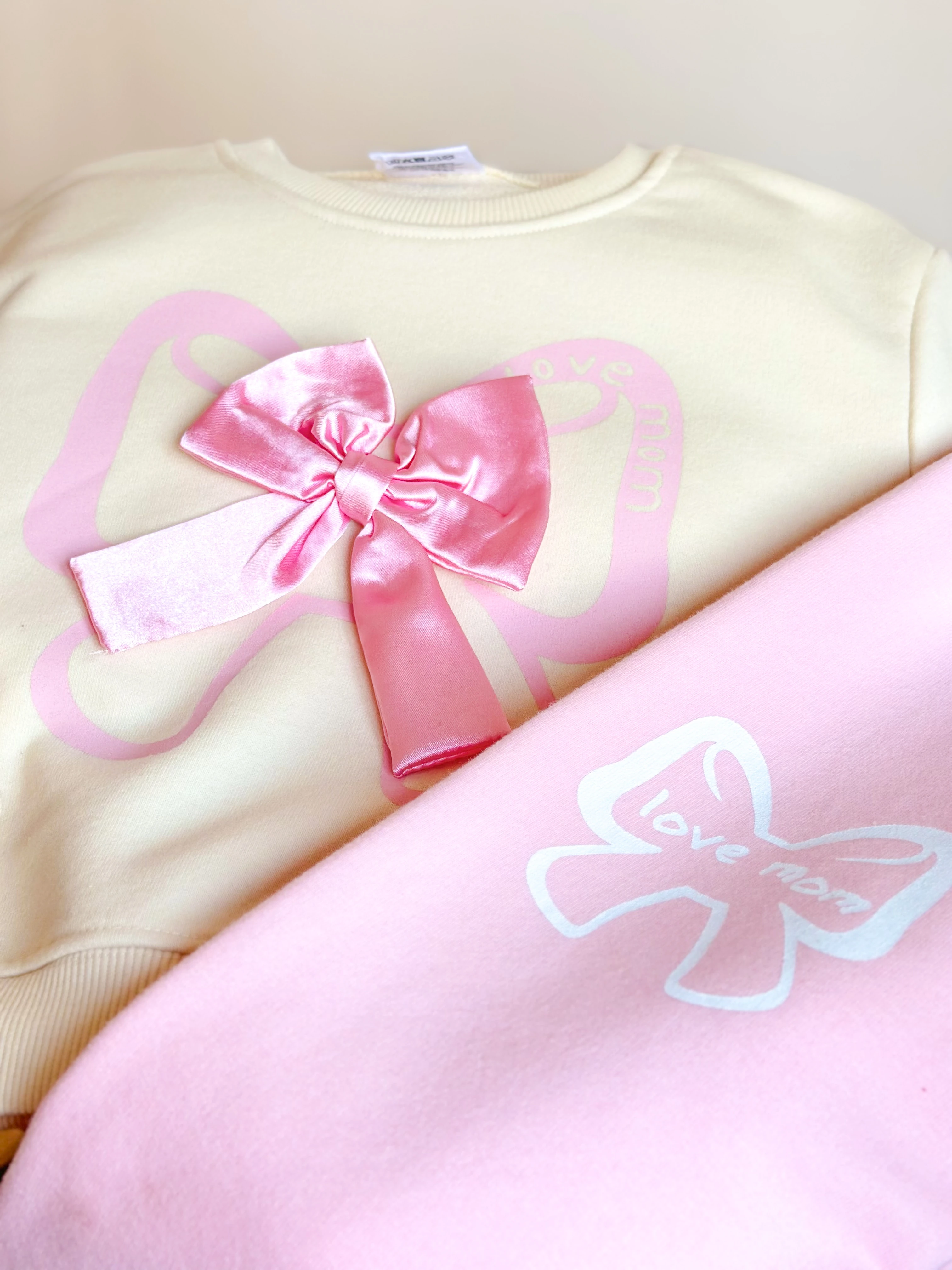 LOVE MOM Fiyonk Detaylı Sweatshirt ve Eşofman Takım