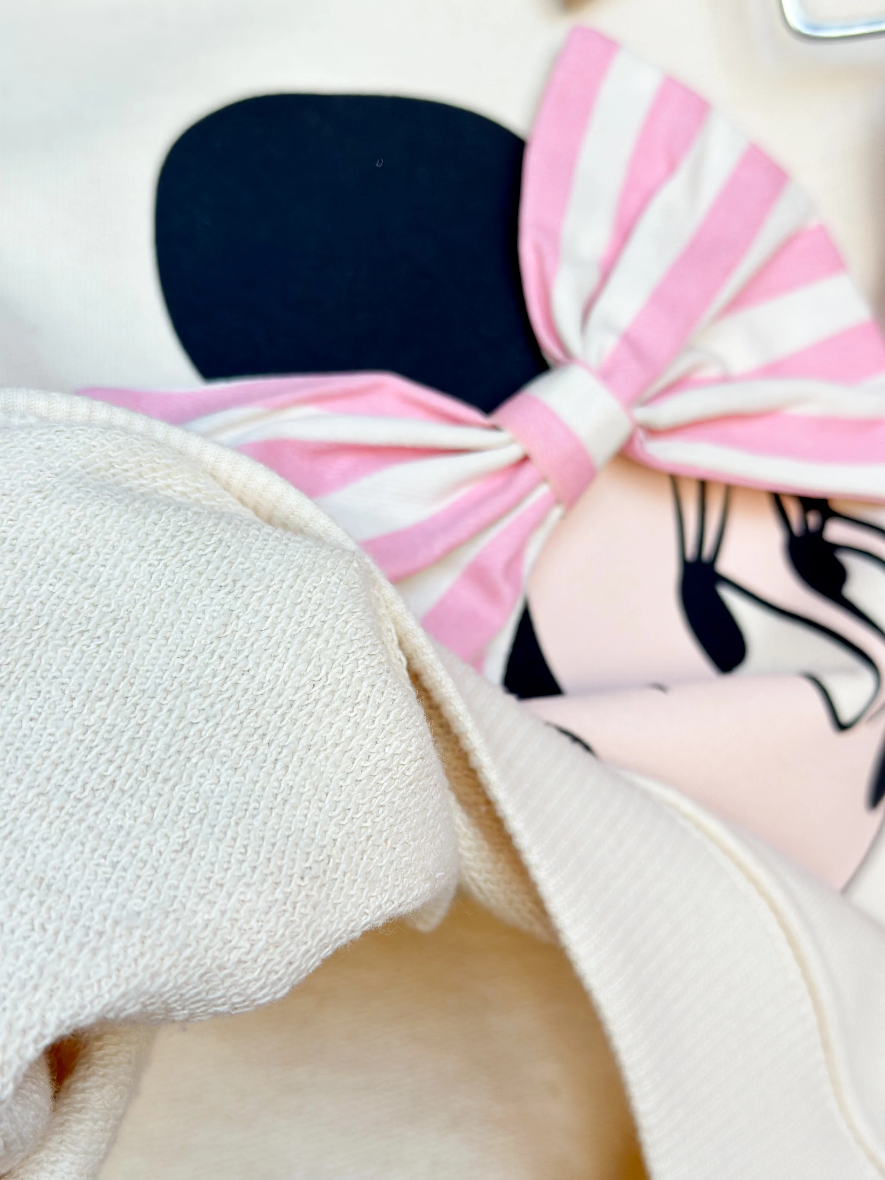 3 Boyutlu Fiyonk Detaylı Sweatshirt ve Dokuma Pantolon Takım