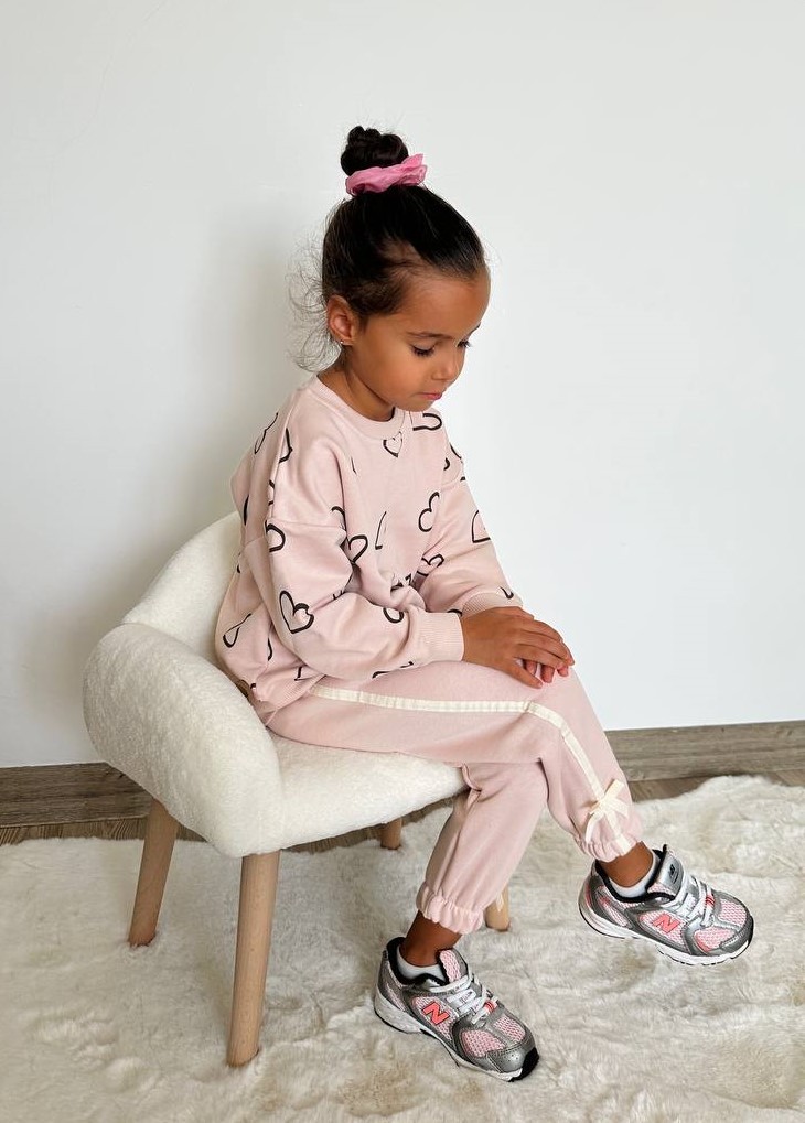Kalp Baskılı Sweatshirt ve Şeritli Eşofman Takım
