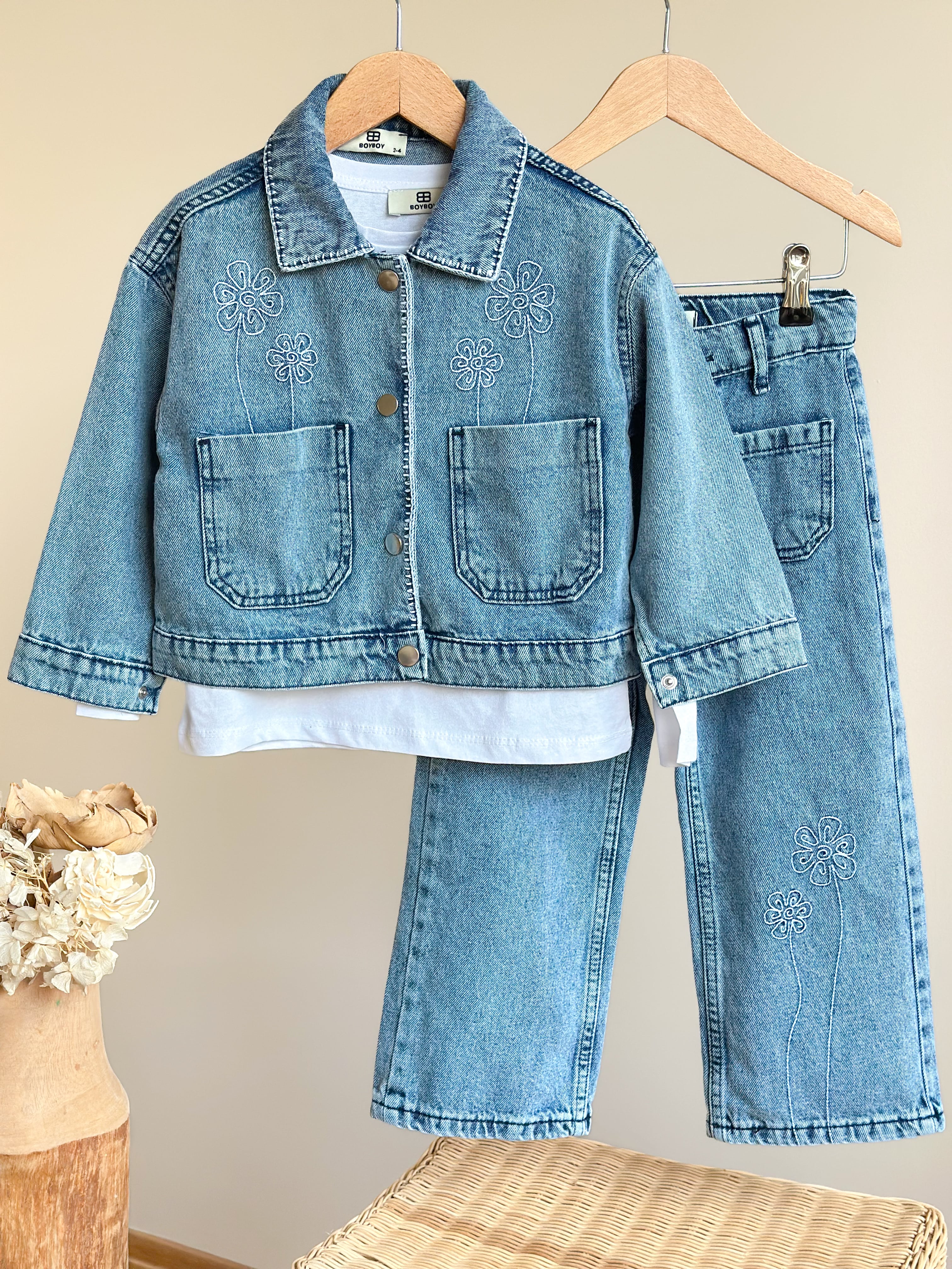 Çiçek Nakışlı Denim Takım