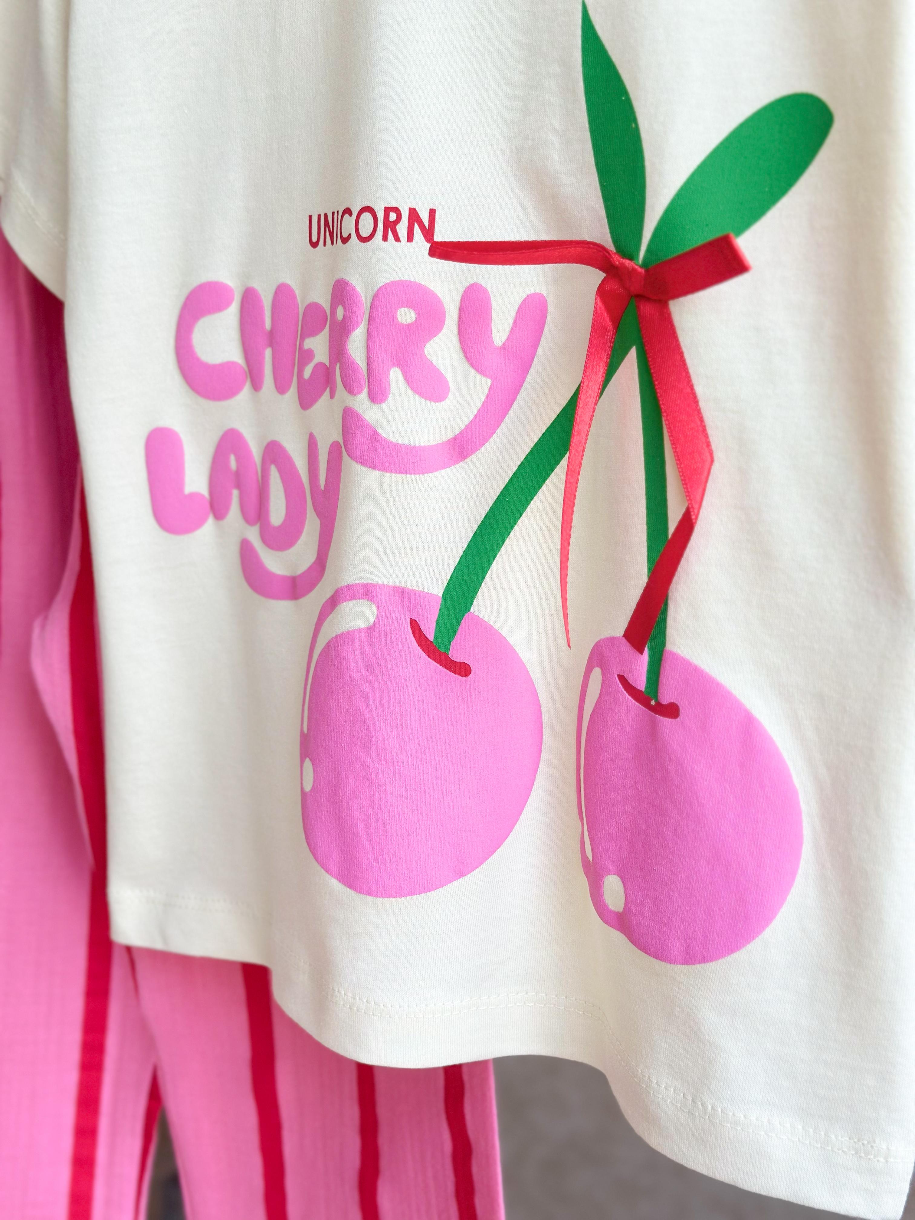 CHERRY LADY Kabartma Baskılı 3D T-Shirt ve Müslin Pantolon Takım