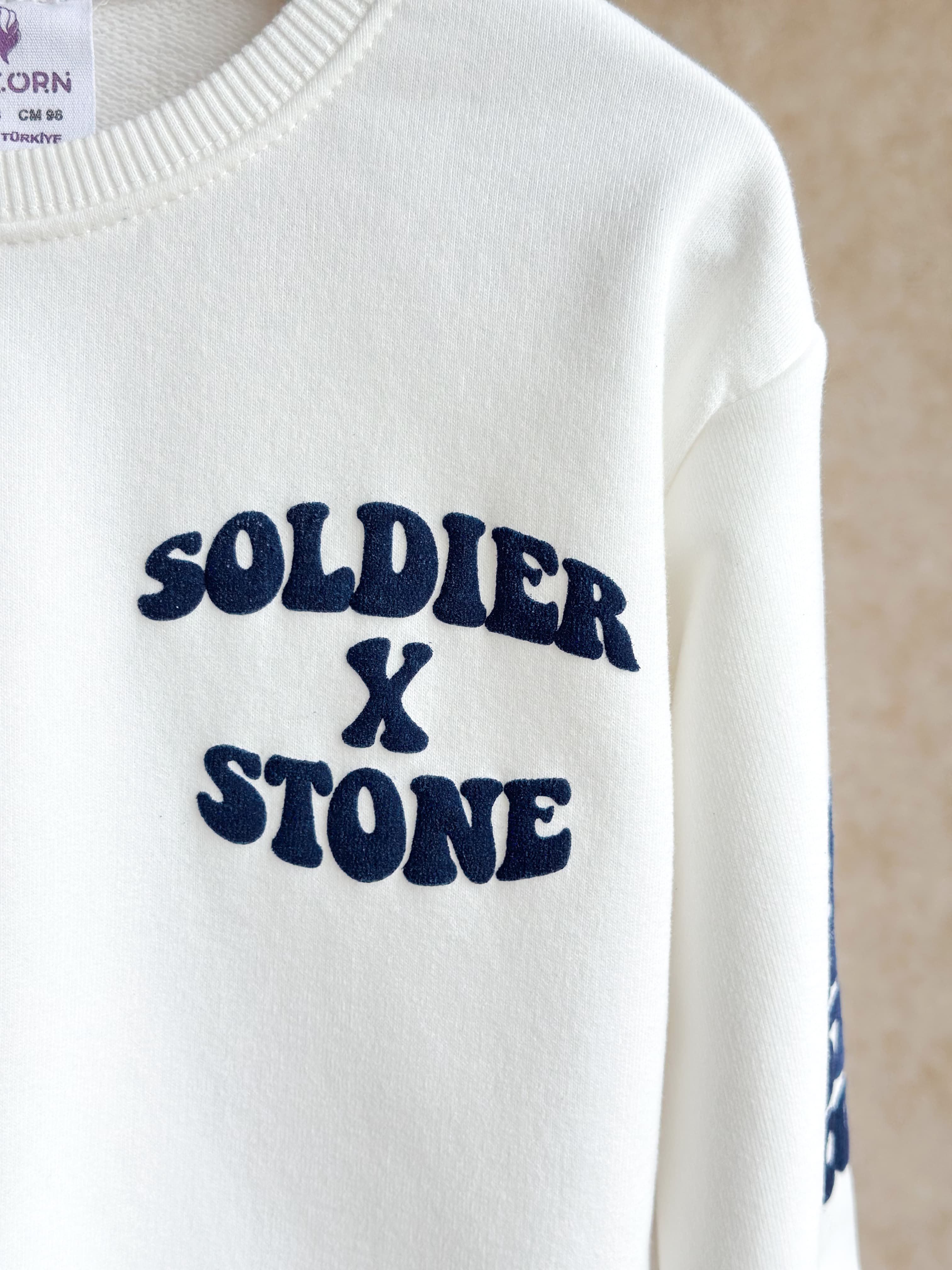 STAY TRUE STAY COOL Kabartma Baskılı Sweatshirt ve Çizgili Pantolon Takım