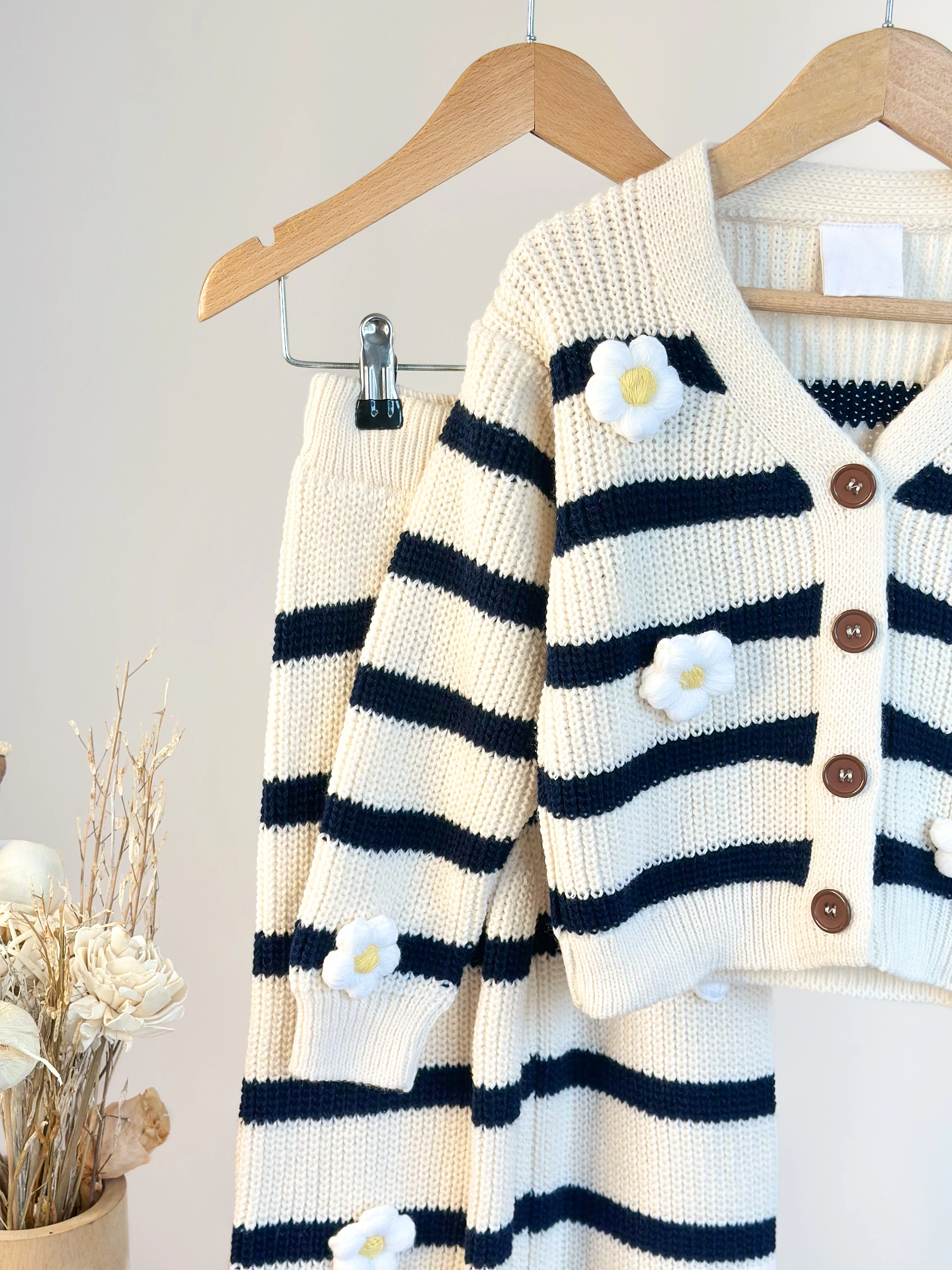 Örgü Papatya Detaylı Triko Hırka ve Pantolon Takım 