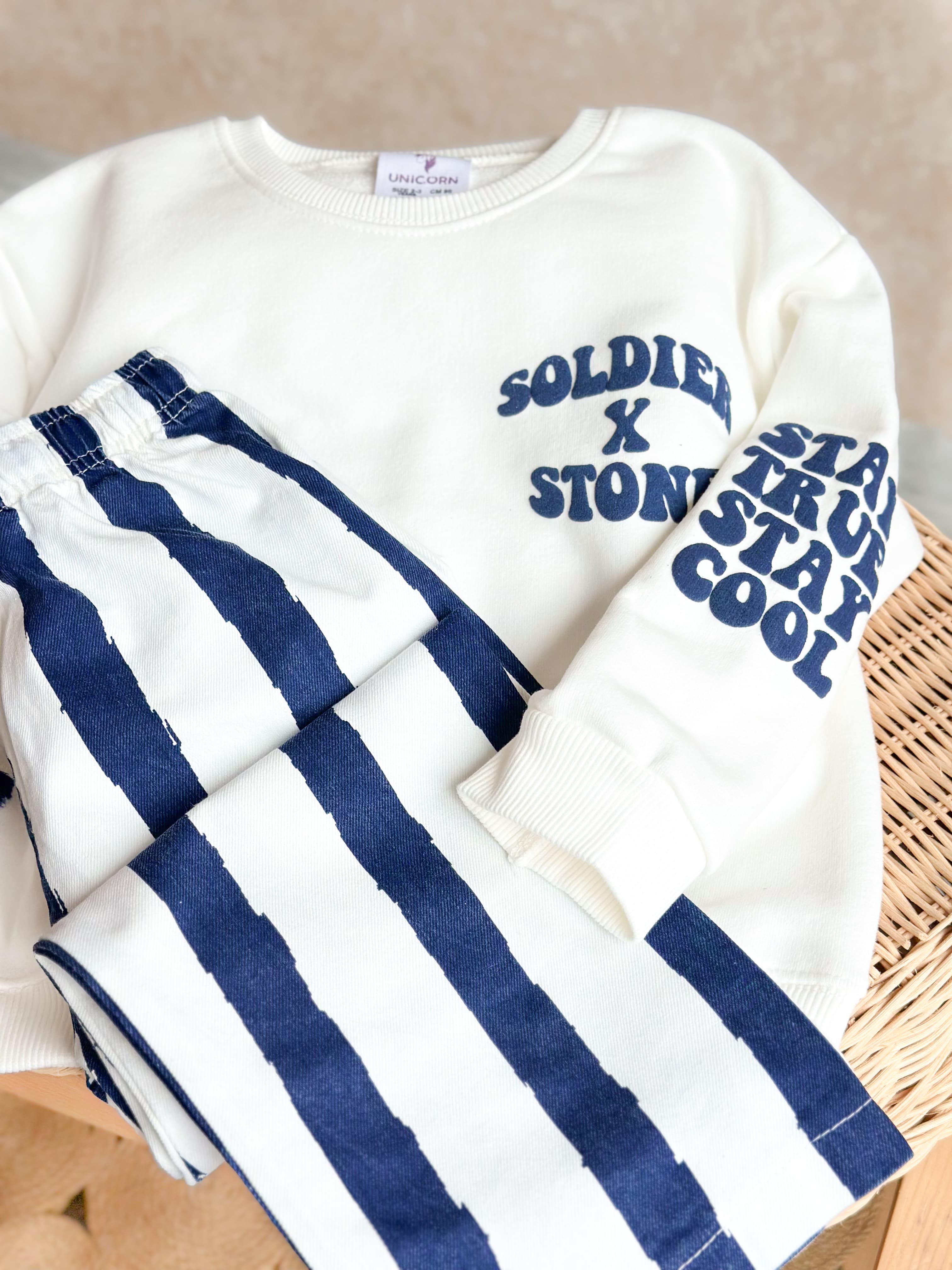 STAY TRUE STAY COOL Kabartma Baskılı Sweatshirt ve Çizgili Pantolon Takım