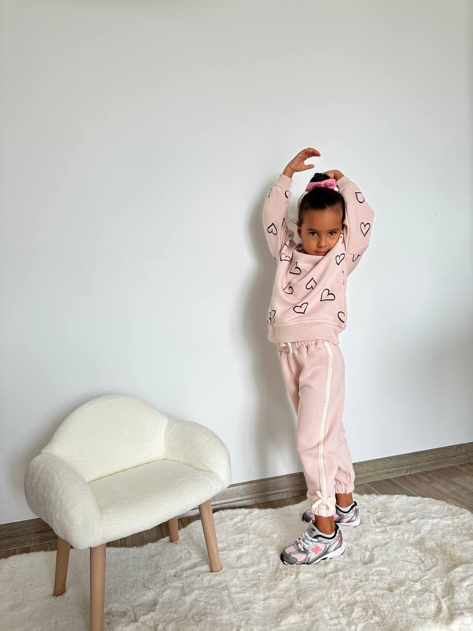 Kalp Baskılı Sweatshirt ve Şeritli Eşofman Takım