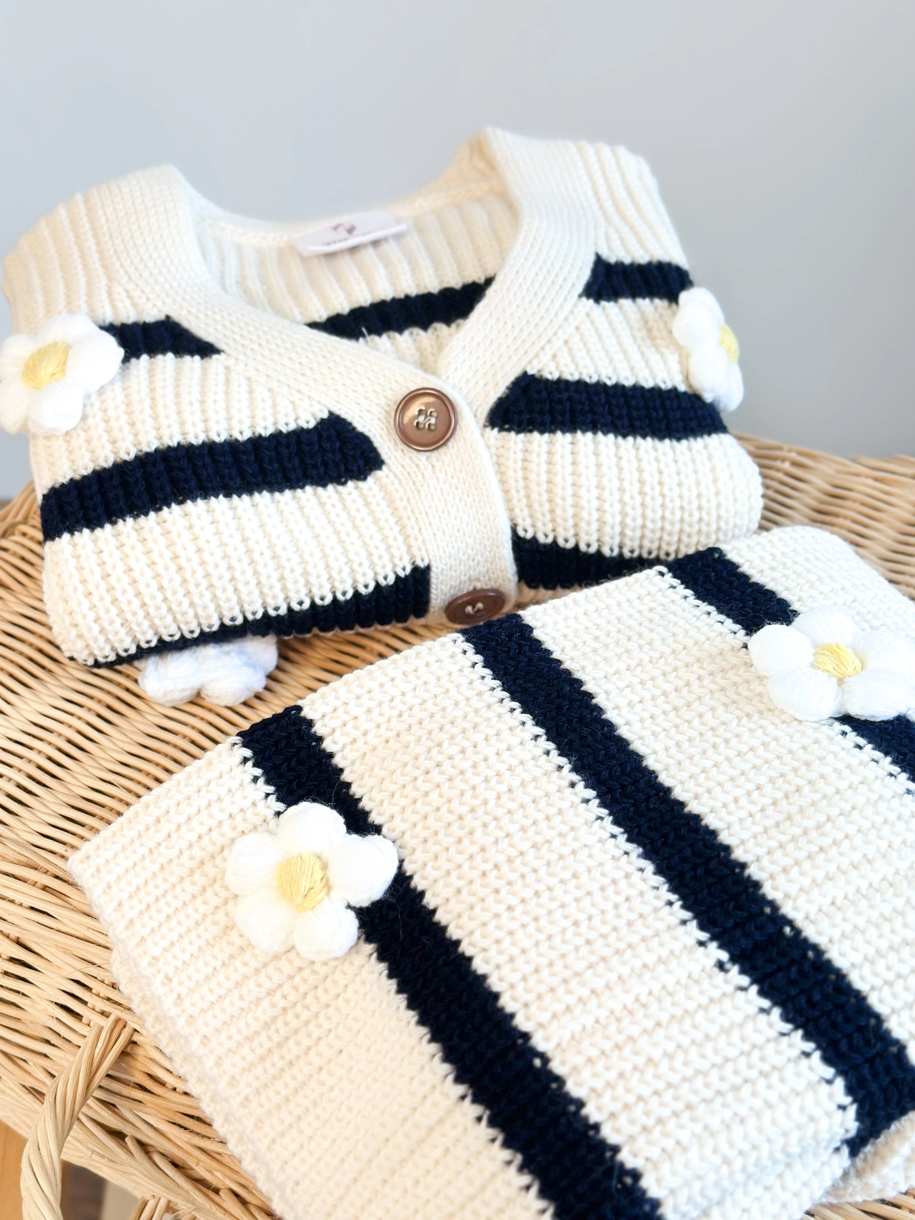 Örgü Papatya Detaylı Triko Hırka ve Pantolon Takım 