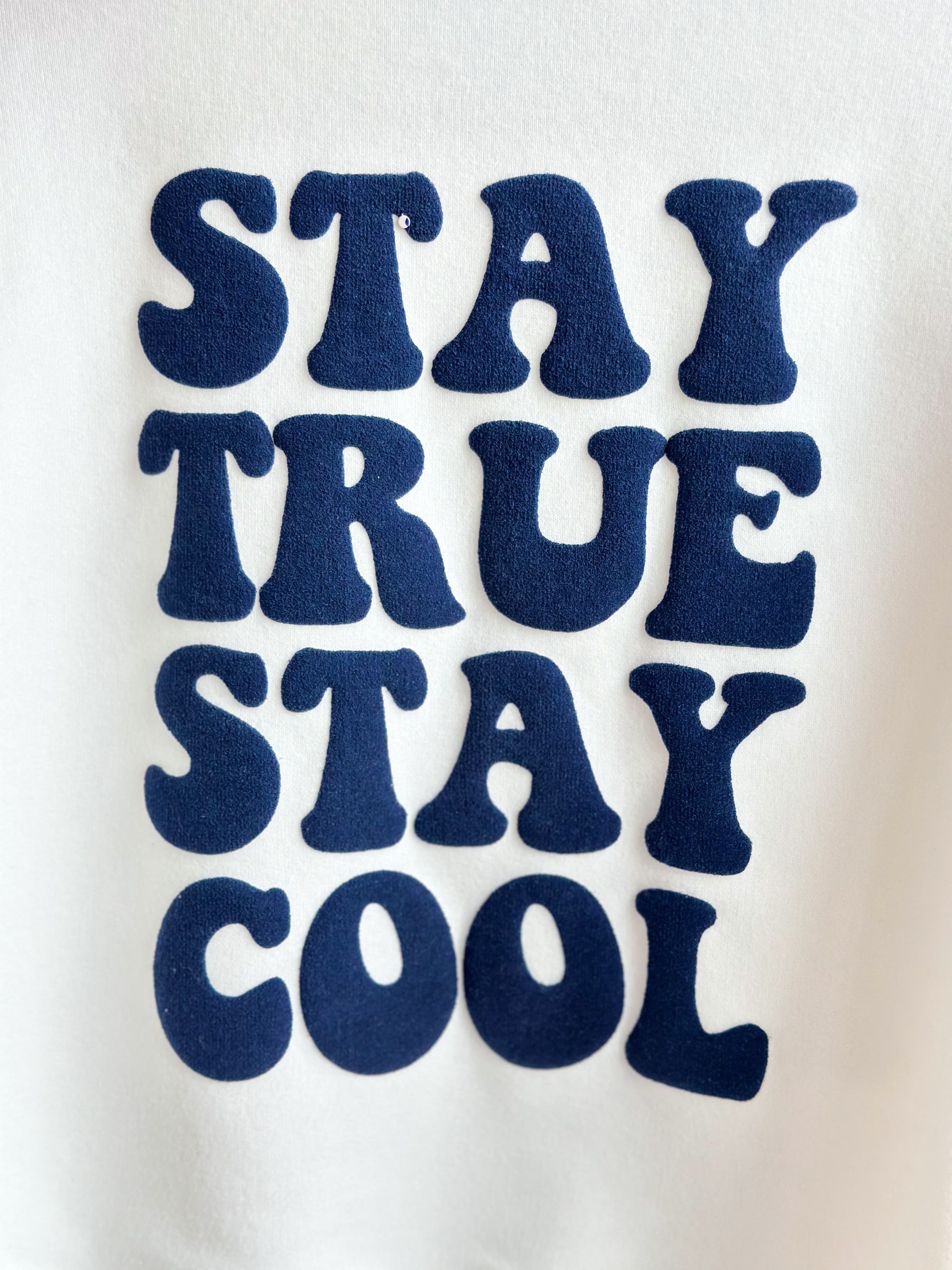 STAY TRUE STAY COOL Kabartma Baskılı Sweatshirt ve Çizgili Pantolon Takım