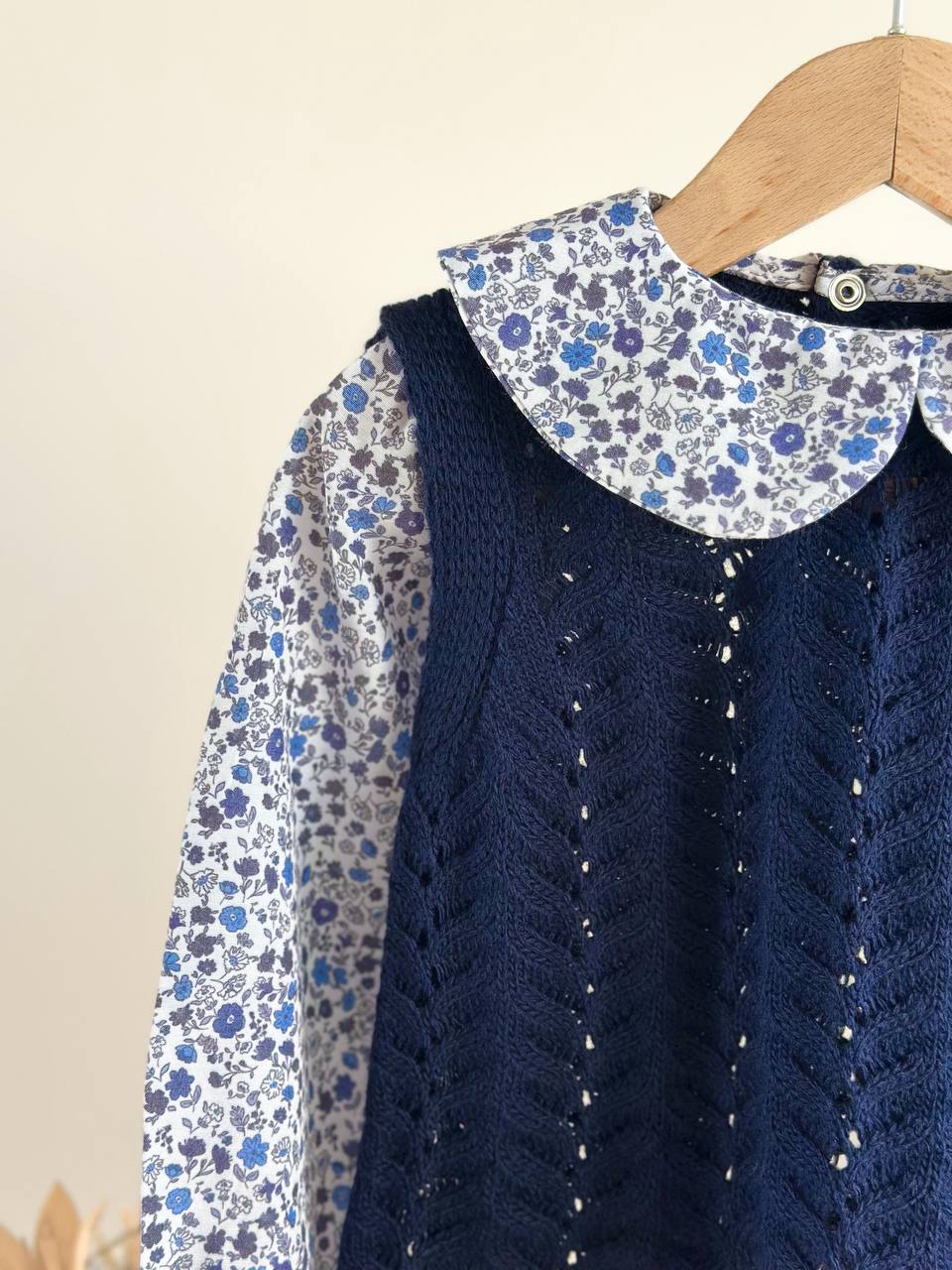 Çiçekli Yaka ve Gömlek Detaylı Triko Takım-Lacivert