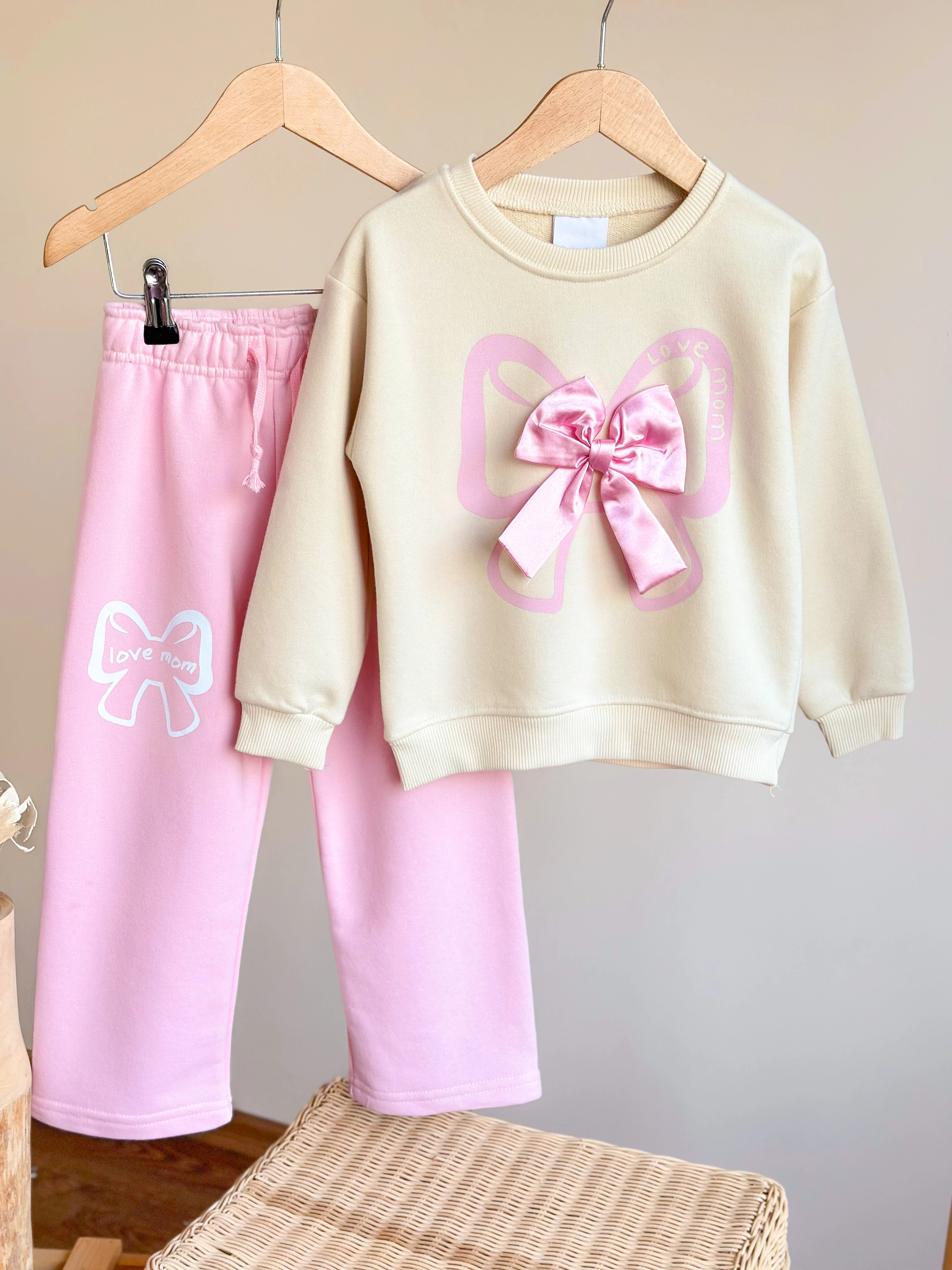 LOVE MOM Fiyonk Detaylı Sweatshirt ve Eşofman Takım