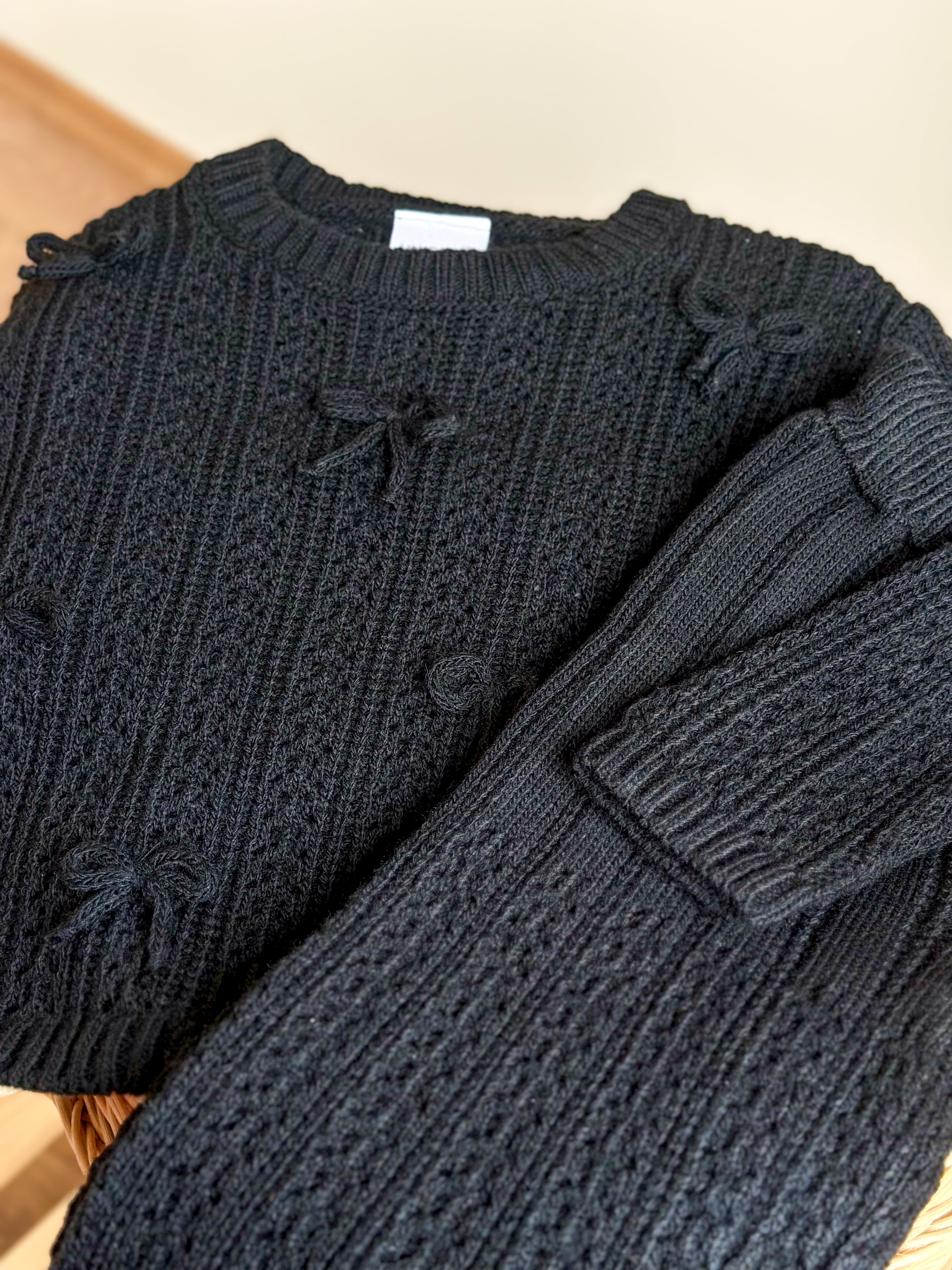 Fiyonk Detaylı ve Nakışlı Triko ve Beli Lastikli Triko Pantolon Takım - Siyah