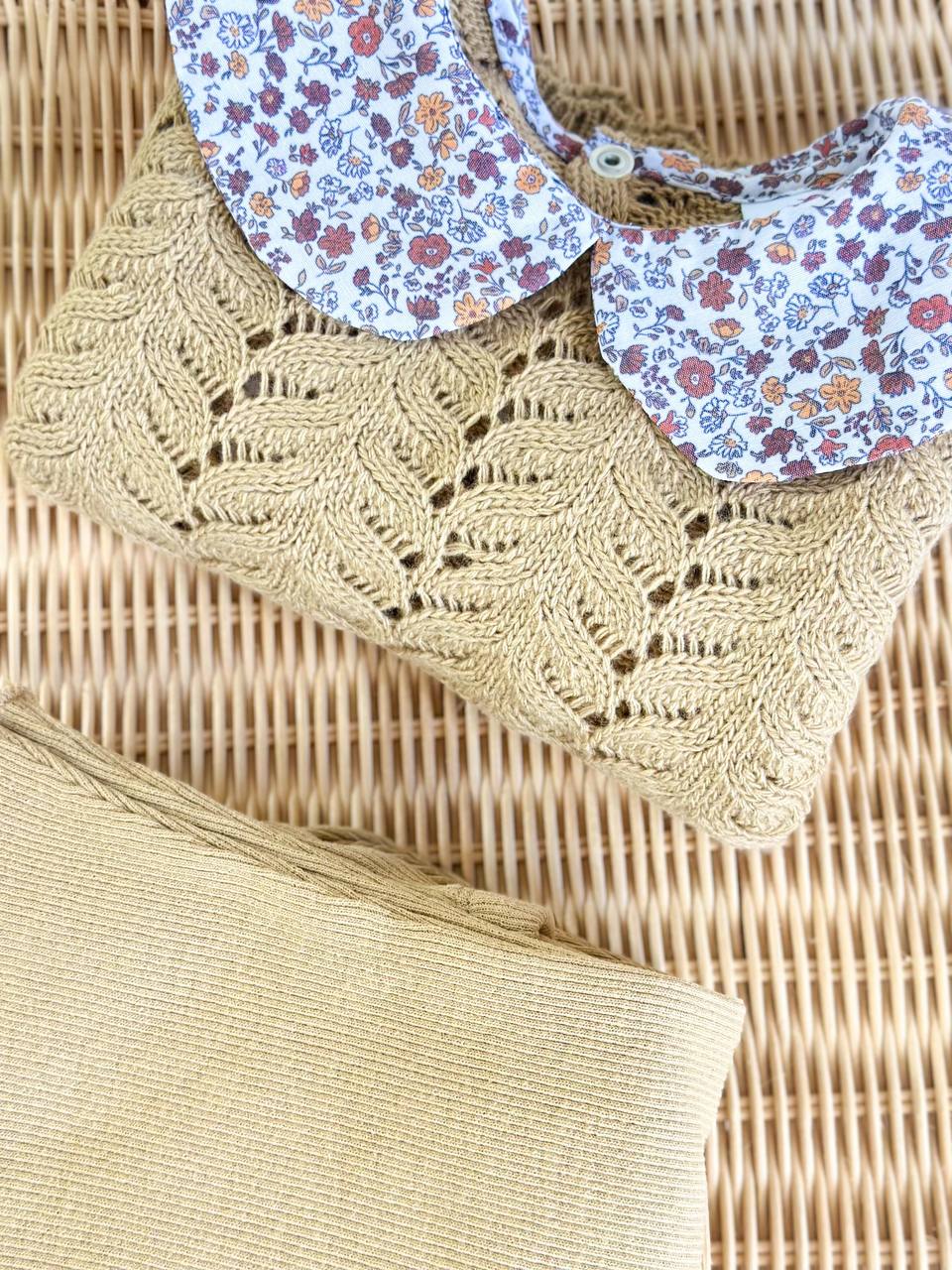 Çiçekli Yaka ve Gömlek Detaylı Triko Takım