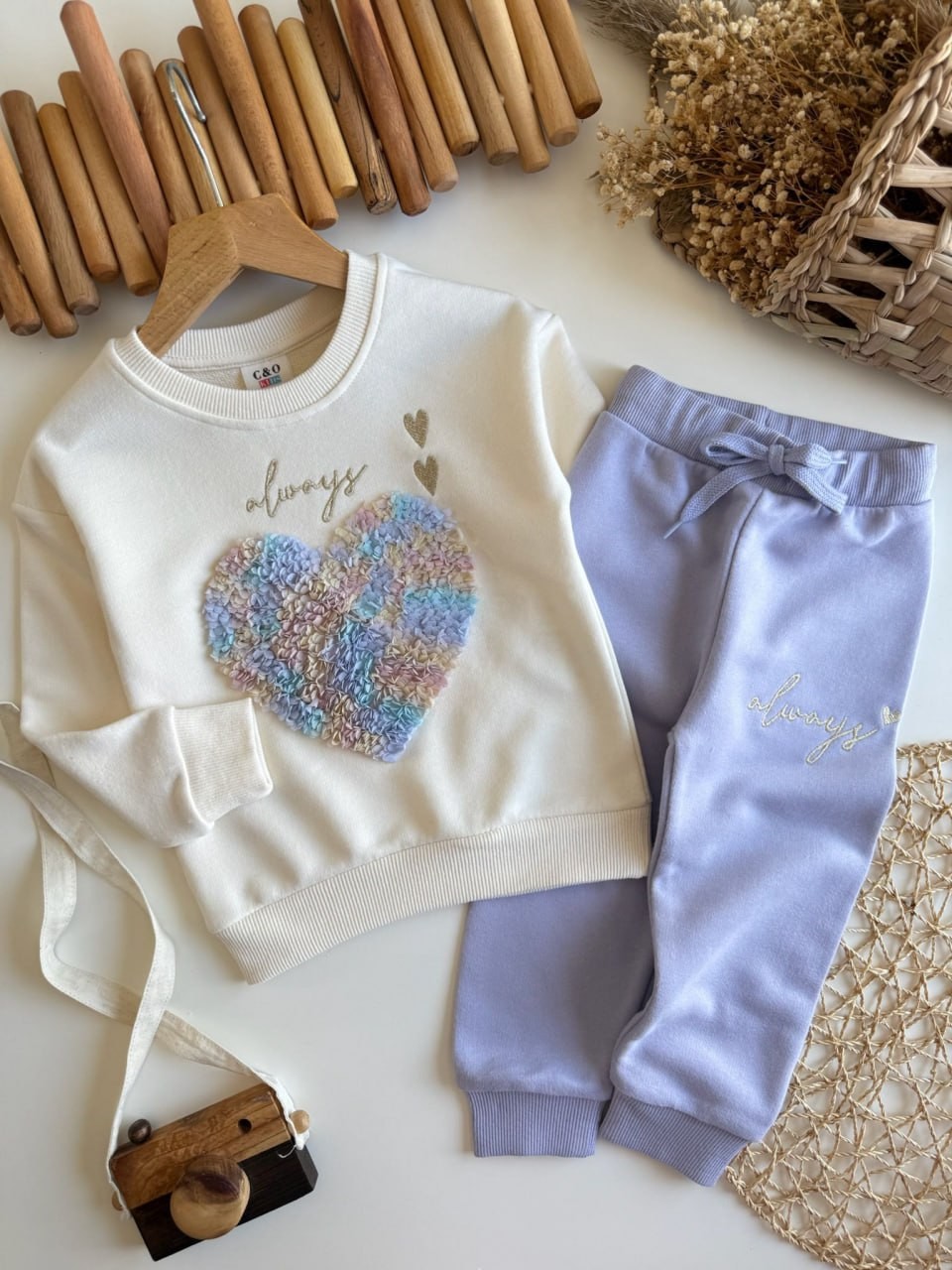Kalp Detay Sweatshirt ve Eşofman Takımı