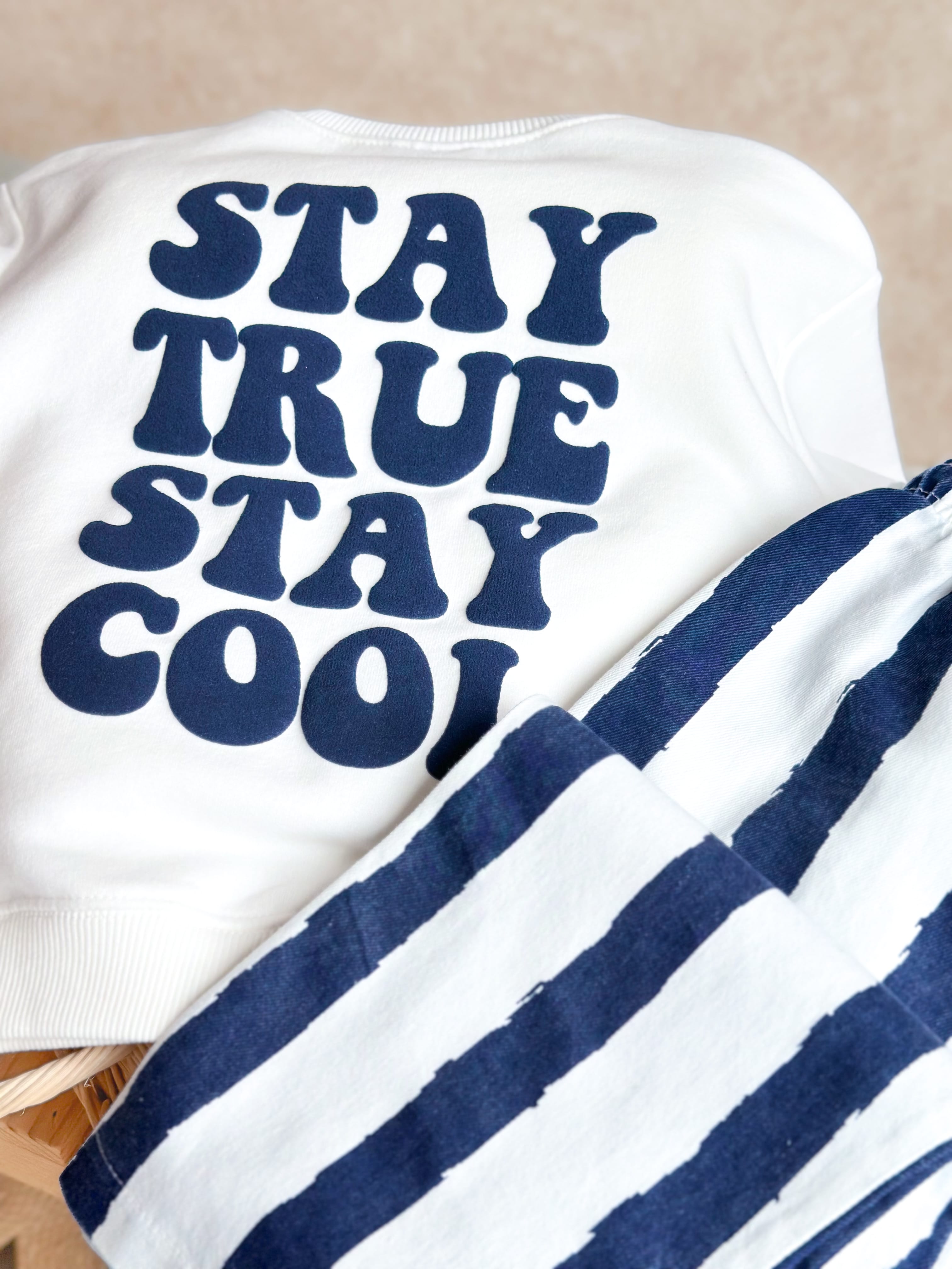 STAY TRUE STAY COOL Kabartma Baskılı Sweatshirt ve Çizgili Pantolon Takım