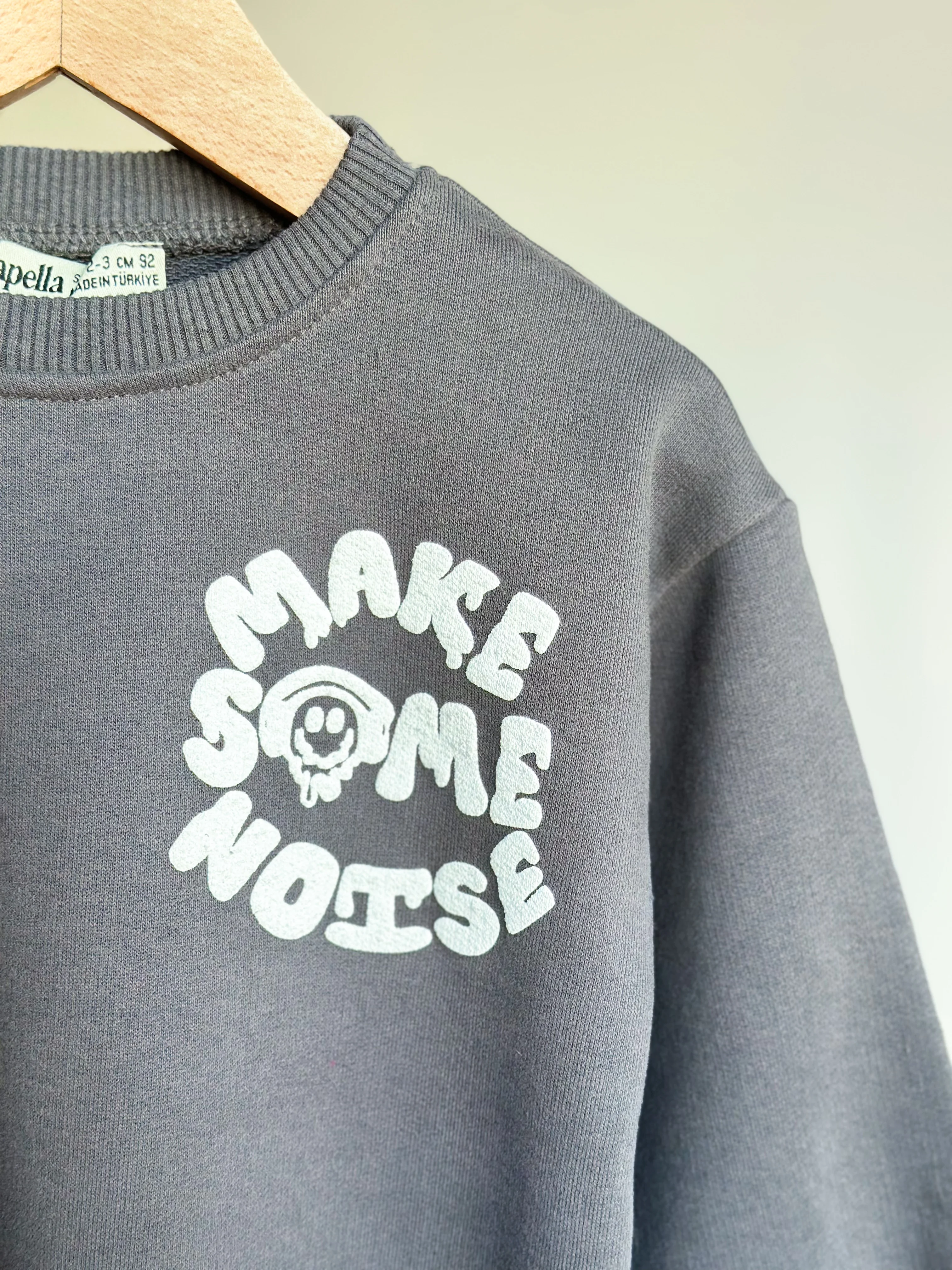 MAKE SOME NOISE Baskılı Swetshirt ve Çizgili Pantolon Takım